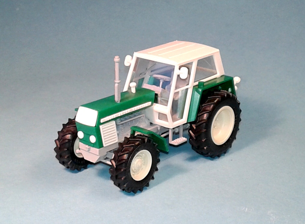 1:43 - traktor Zetor Crystal 12045 - zelený - hotový model