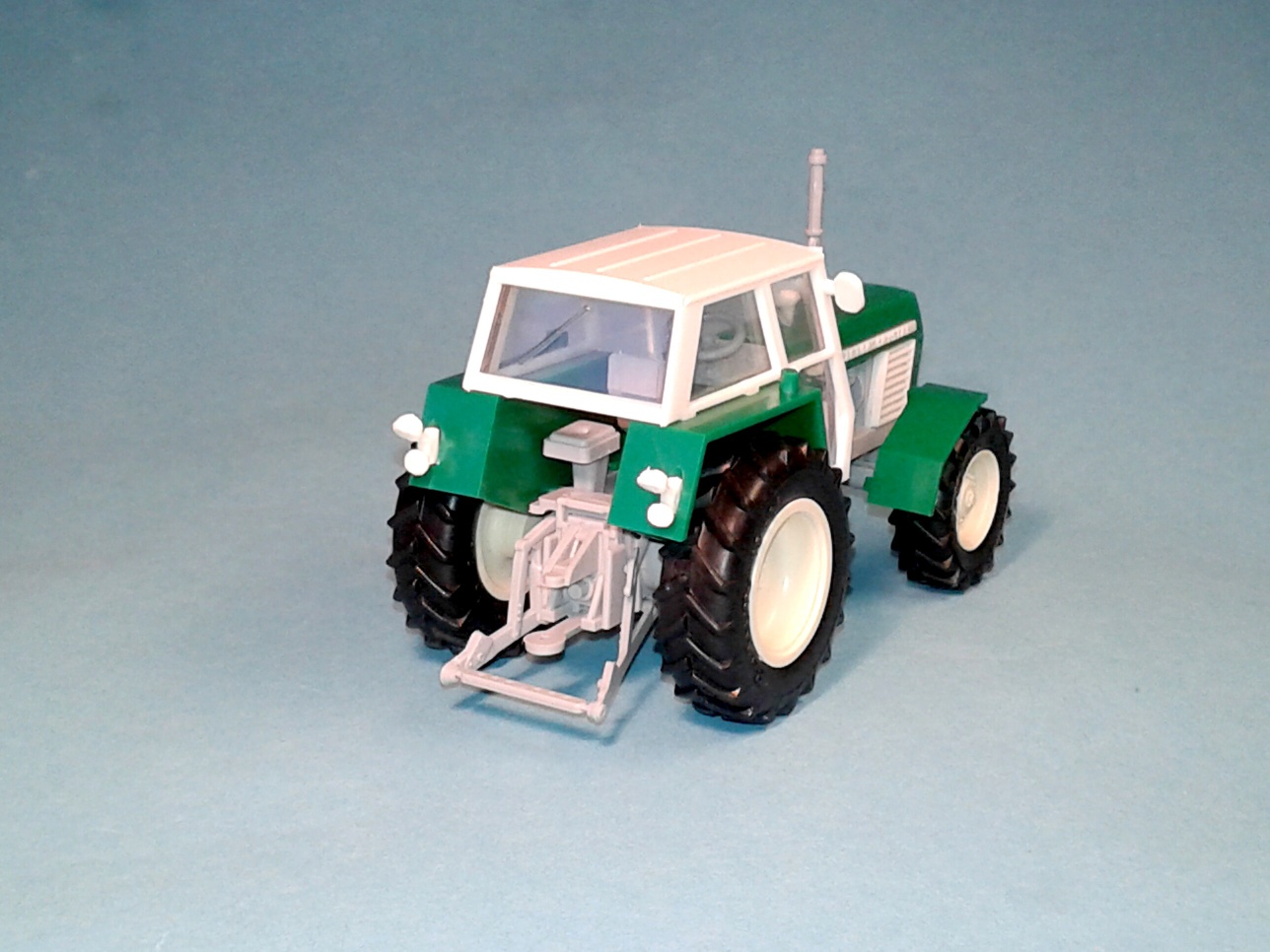 1:43 - traktor Zetor Crystal 12045 - zelený - hotový model