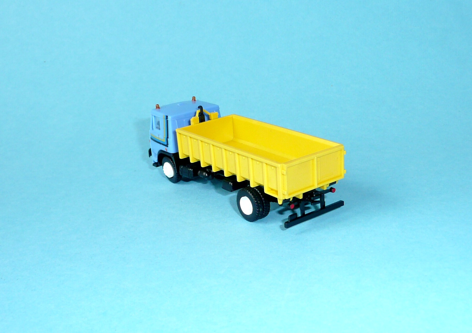 LIAZ - s otevřeným kontejnerem 1:87