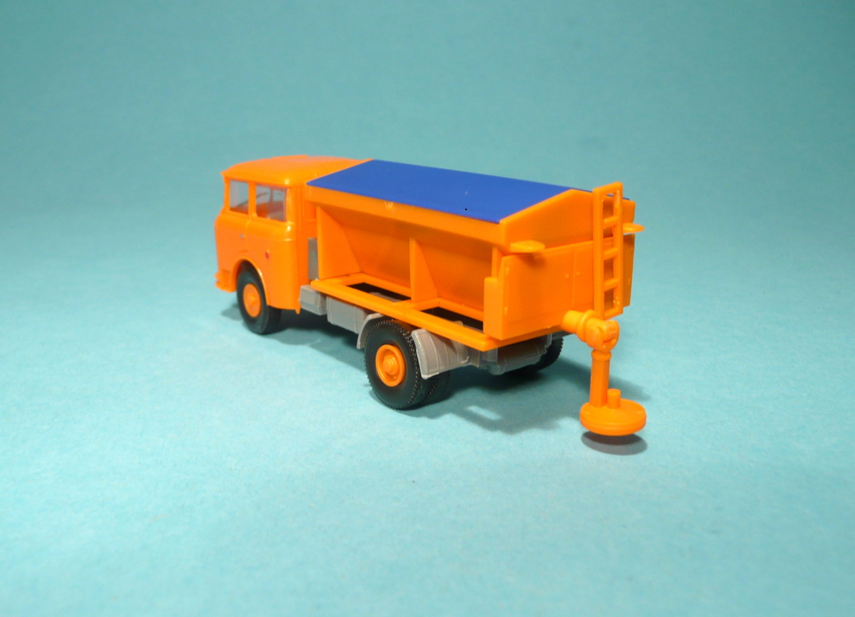 Škoda 706 - zimní údržba - sypač s pluhem - 1:87
