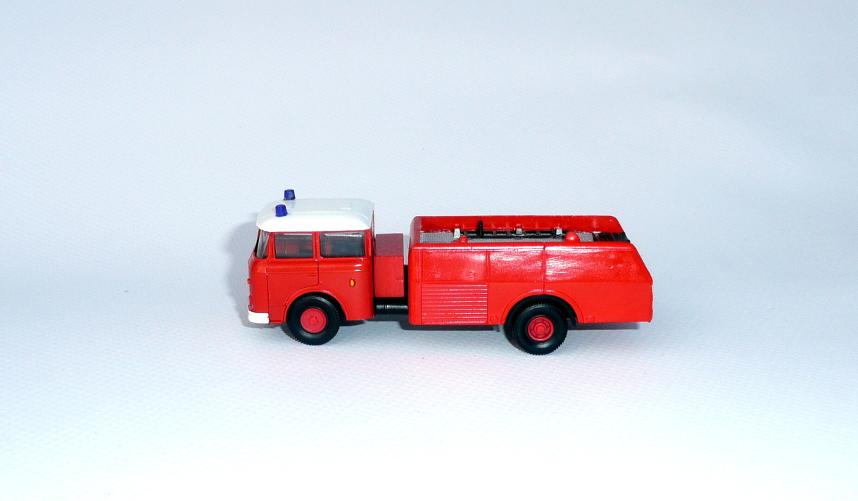 * Škoda 706 cisterna hasiči - 1:87