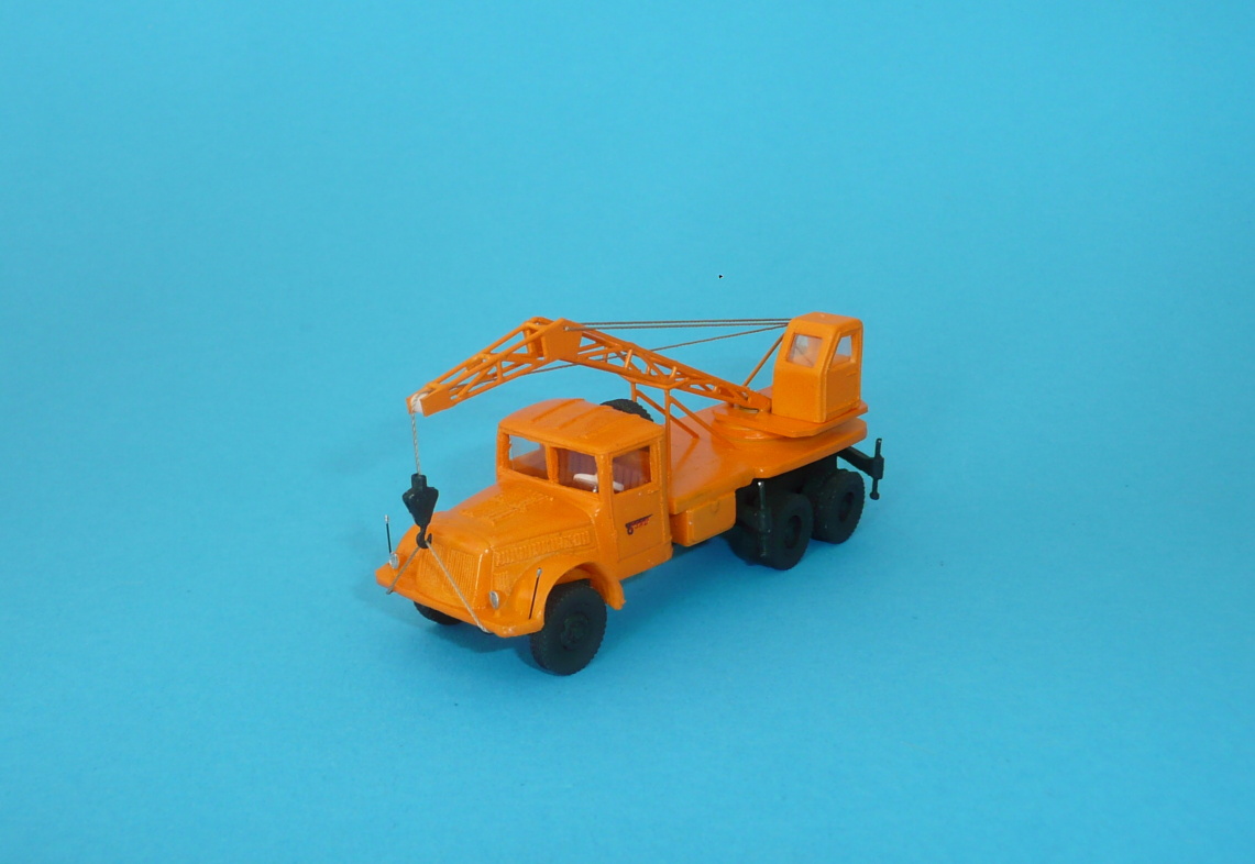 TATRA 111 ČSAD - autojeřáb K32 - 1:87