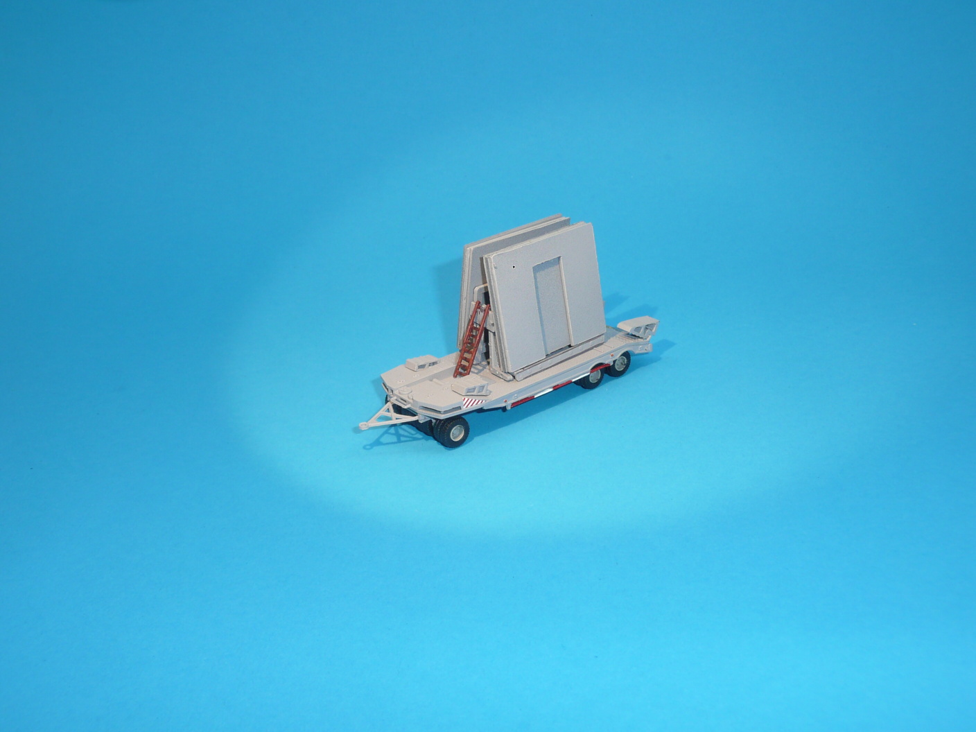 Podvalník P32 s nákladem panelů - 1:87