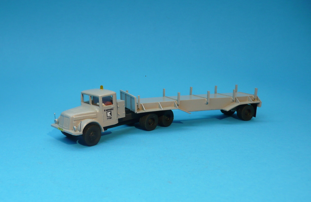 TATRA 111 TN s návěsem - 1:87