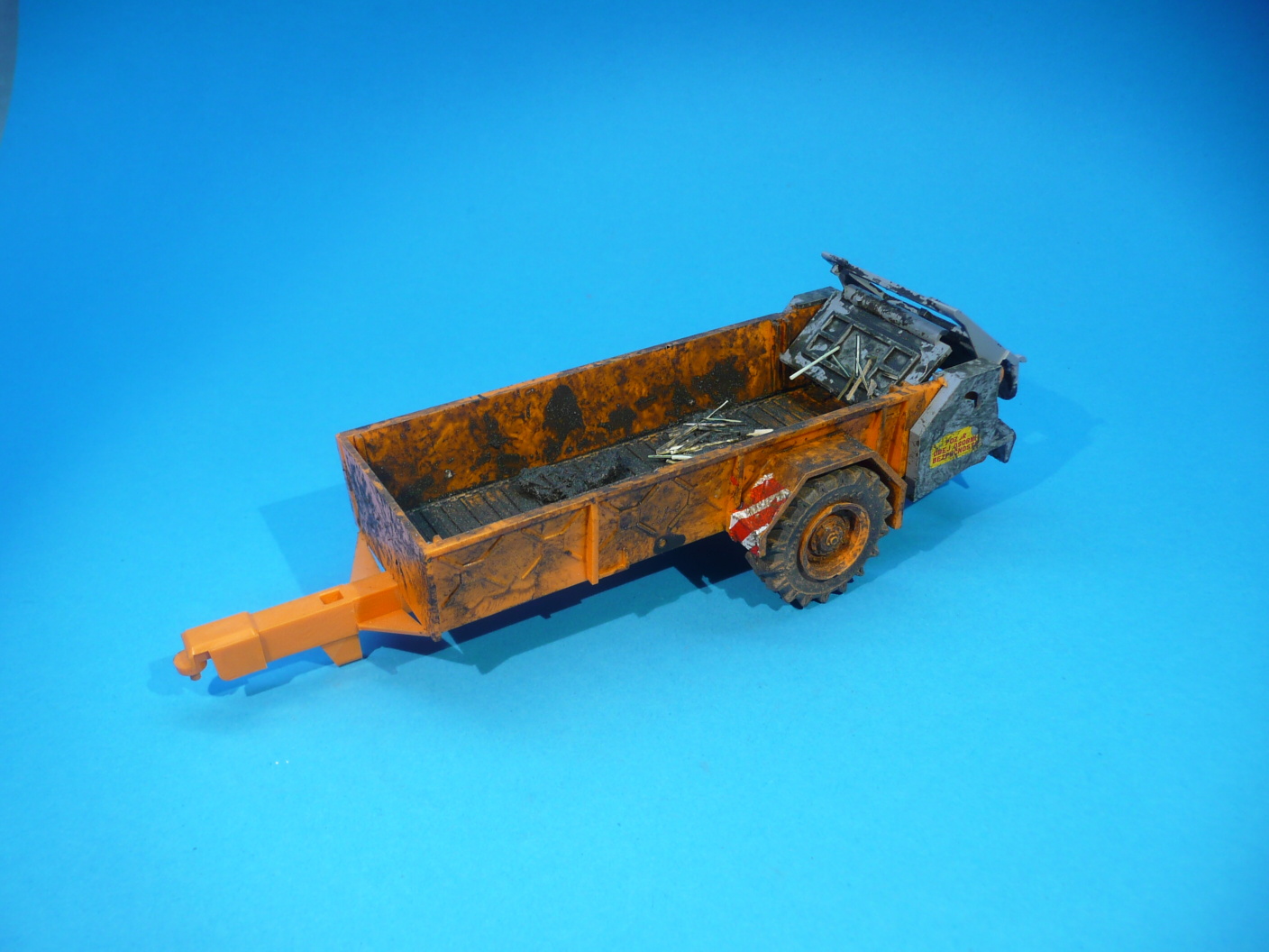 1:43 - rozmetadlo RUR-5 k traktoru Zetor Crystal 12045 -oranžová