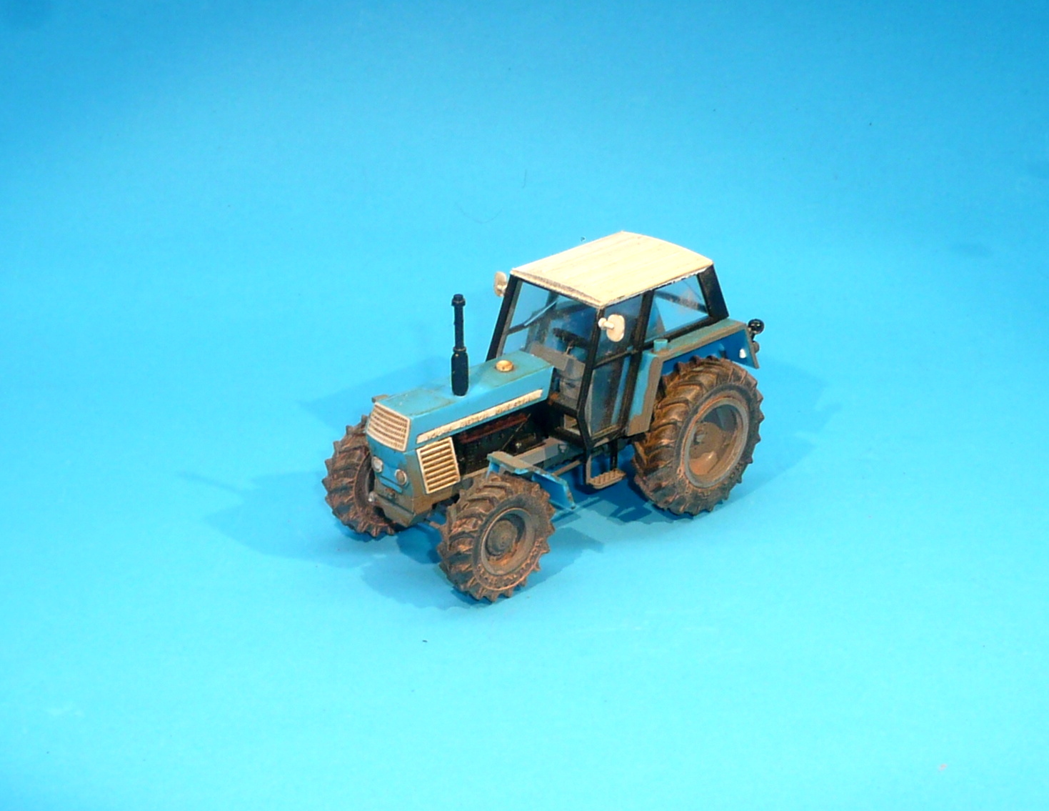 1:43 - traktor Zetor Crystal 12045 - PATINA
