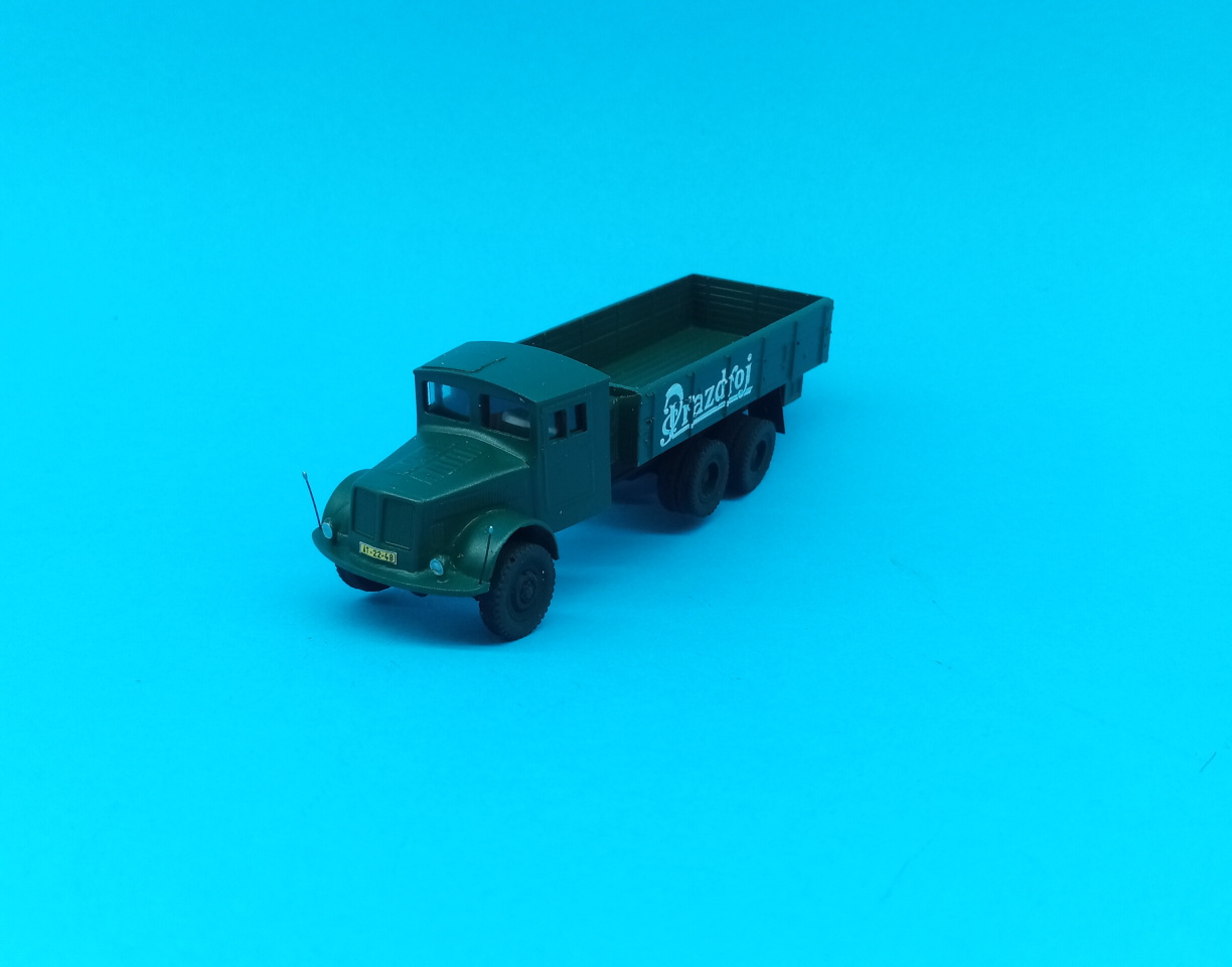 TATRA 111 stará kabina - PRAZDROJ - 1:87 