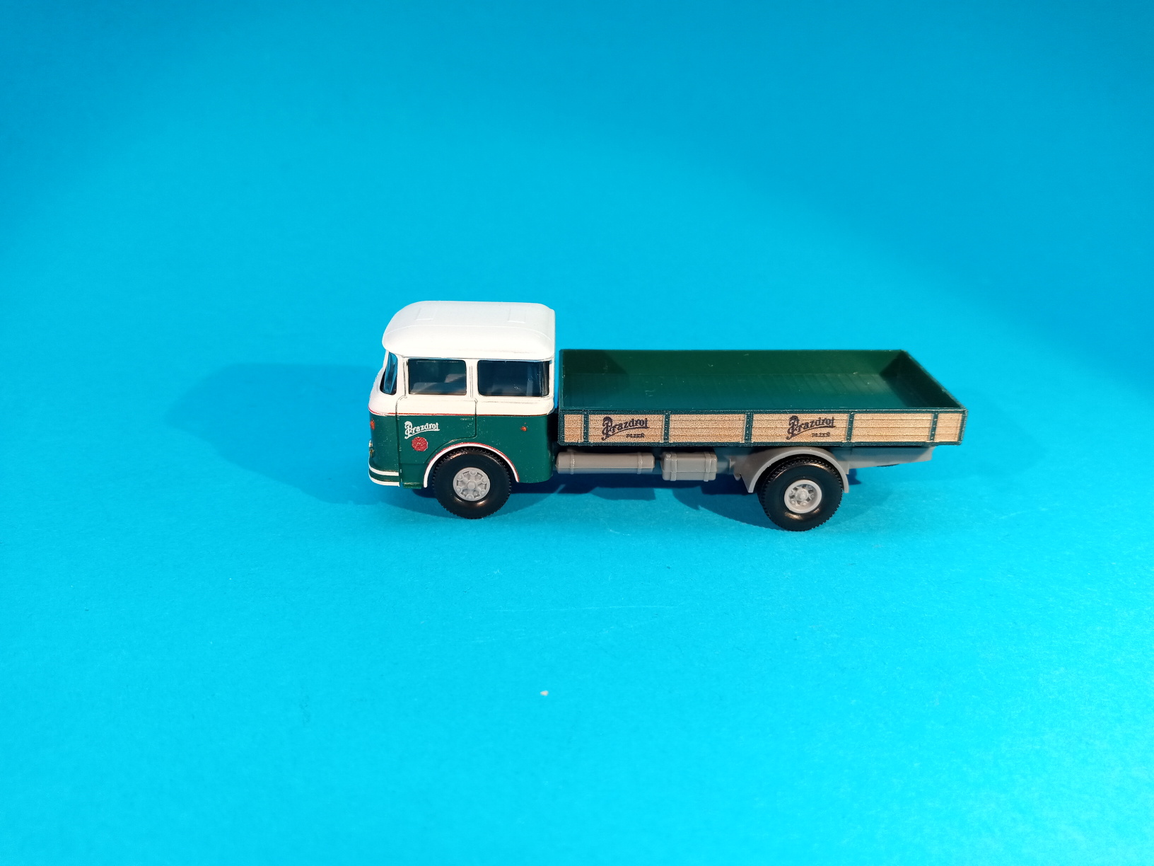 Škoda 706 - valník Prazdroj - Veterán - TRILEX kola 1:87