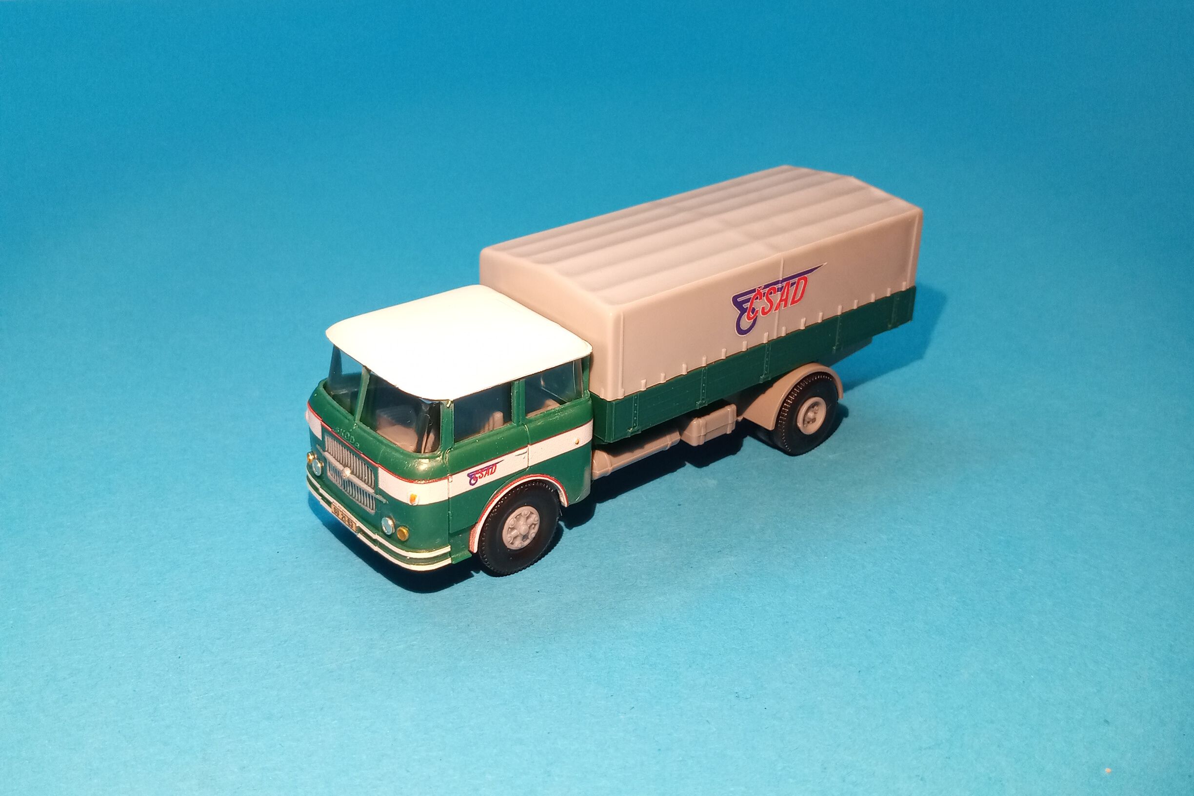 Škoda 706 - stará maska - valník s plachtou - TRILEX kola 1:87 