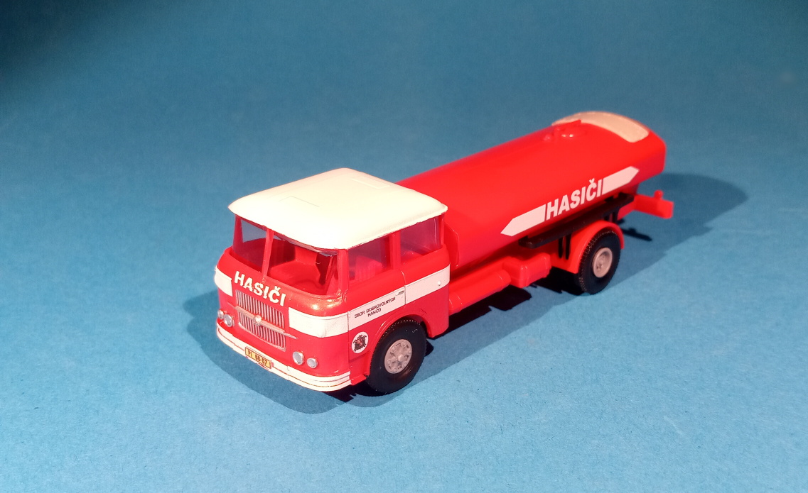 Škoda 706 - stará maska - SDH hasiči - cisterna - TRILEX kola 1:87 