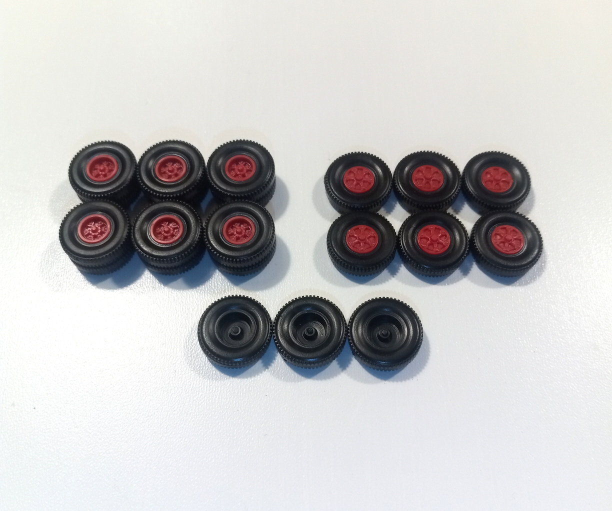 sada pneumatik a disků TRILEX pro ŠKODA 706 - červená