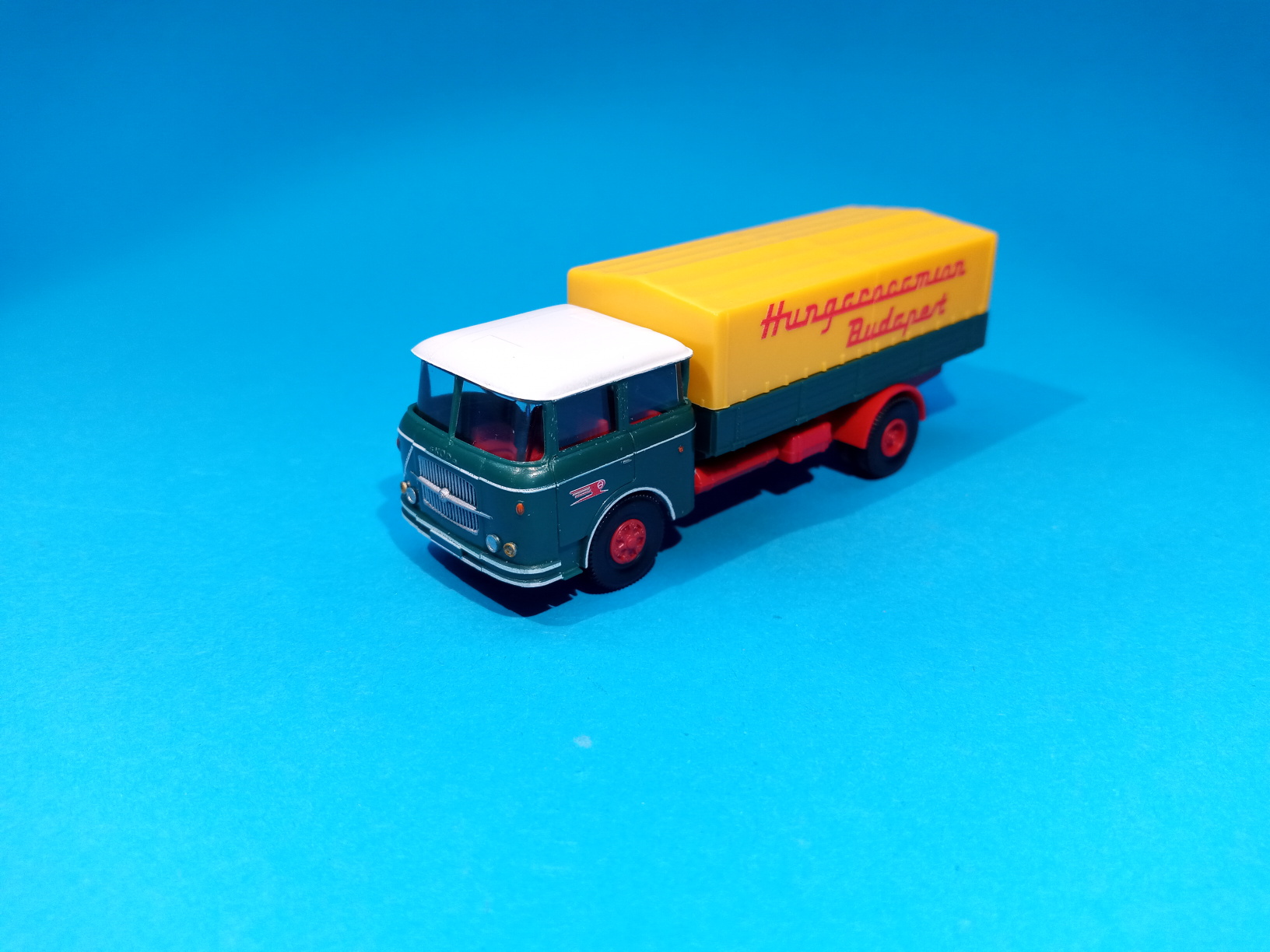 Škoda 706 - HUNGAROCAMION - valník s plachtou - TRILEX kola 1:87 
