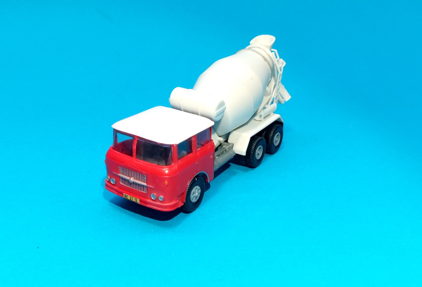 Škoda 706 - 6x6 Betonmix - 1:87