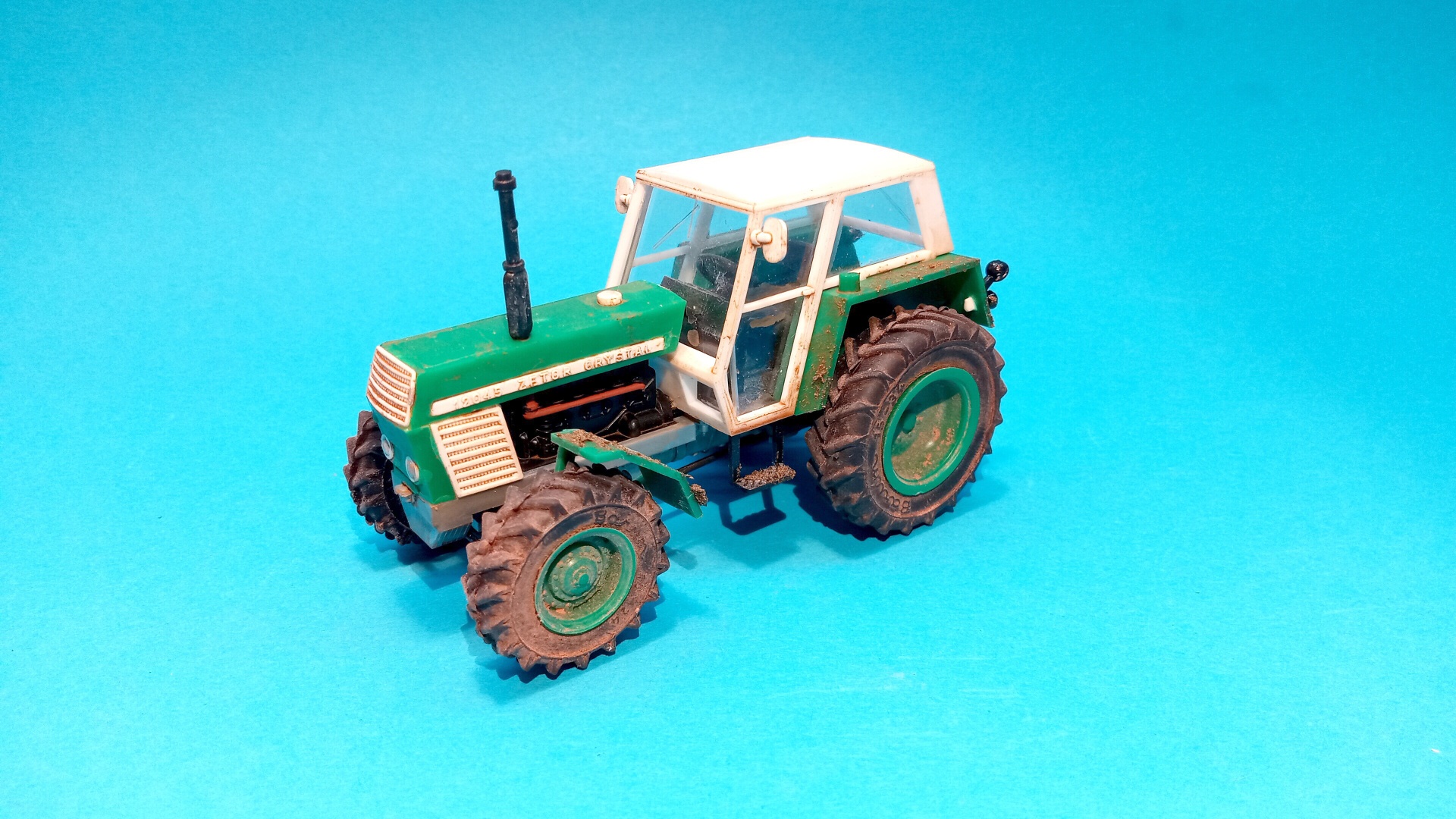 1:43 - traktor Zetor Crystal 12045 - PATINA