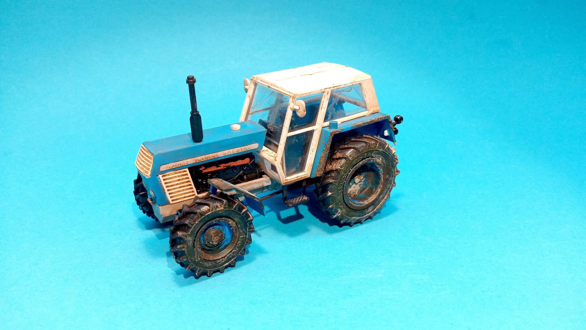 1:43 - traktor Zetor Crystal 12045 - PATINA