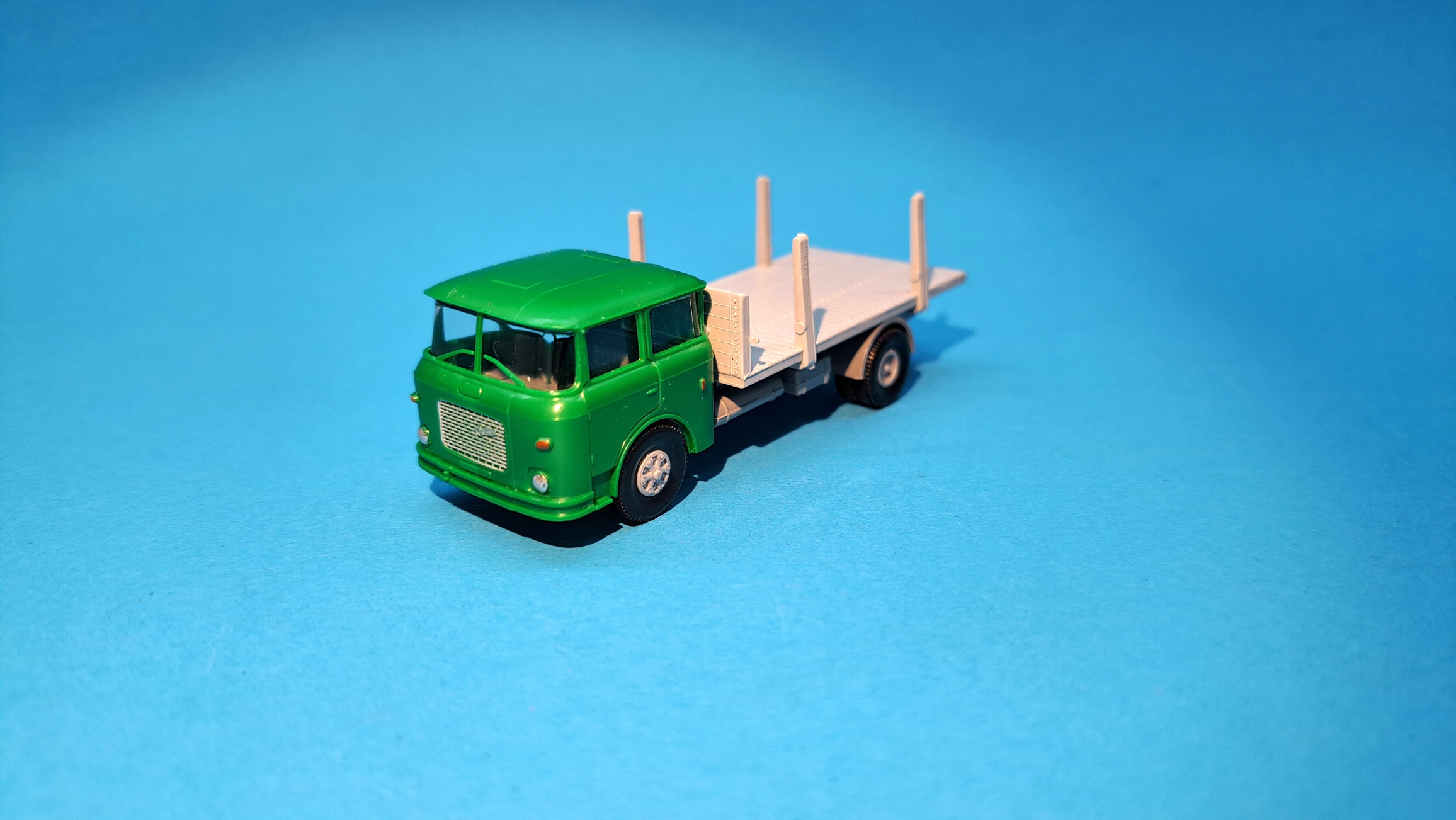 Škoda 706 - přepravník dřeva s klanicemi - 1:87