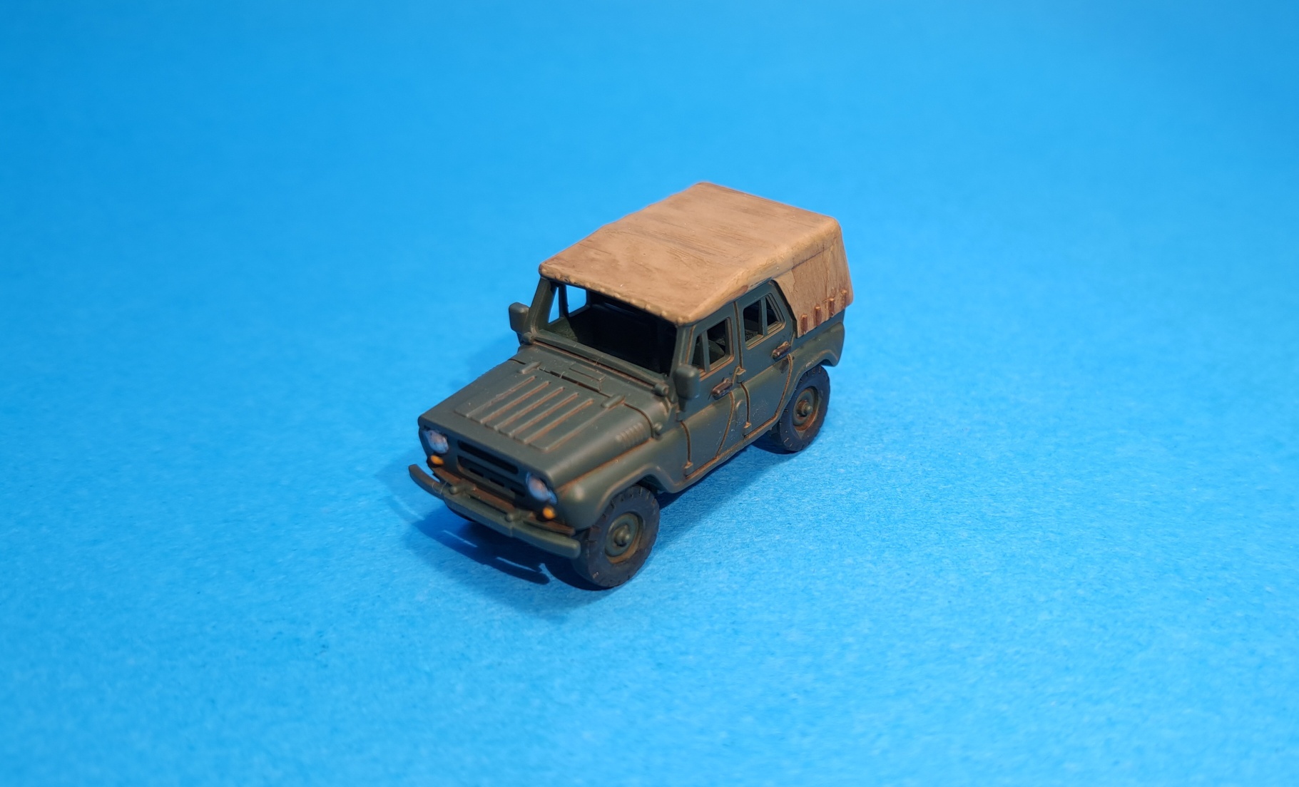 UAZ 469B s plachtou - 1:87