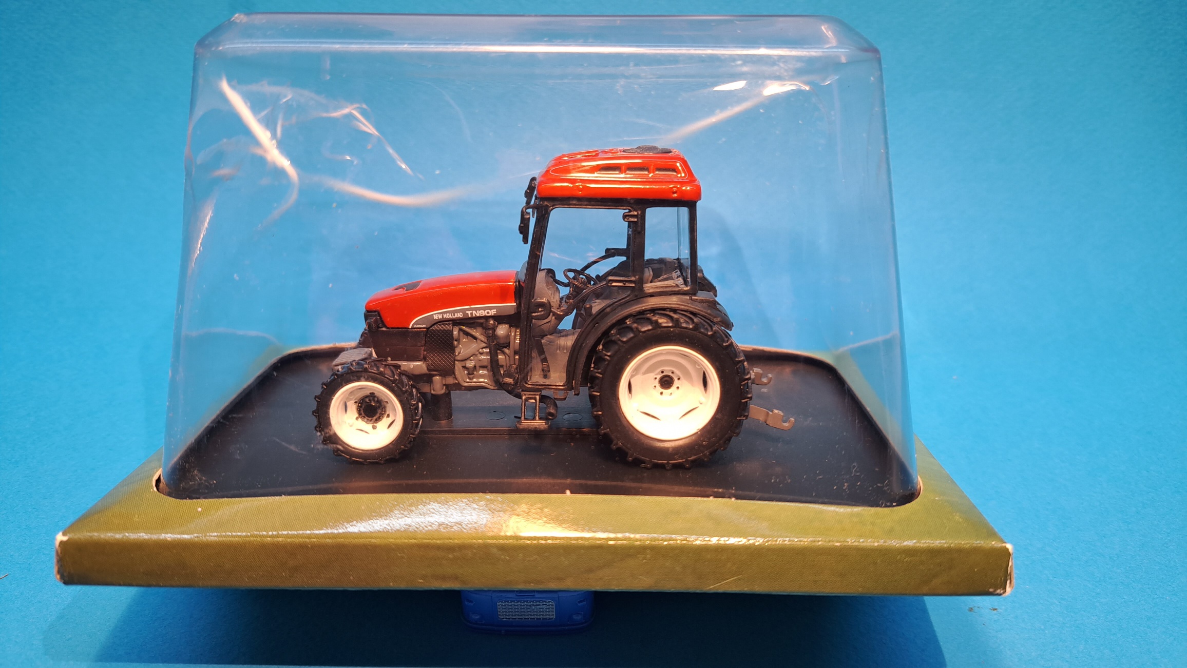 1:43 - Tractor New Holland TNF 90 DT - 1997