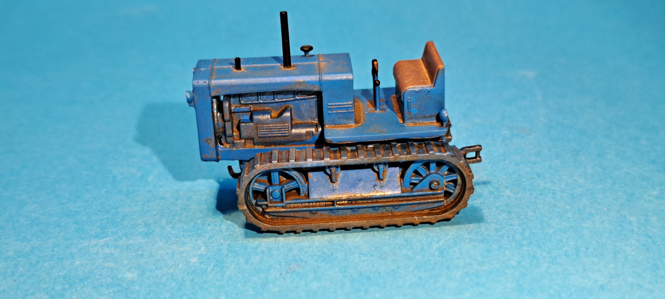 pásový traktor Stalinec 65 - 1:87    