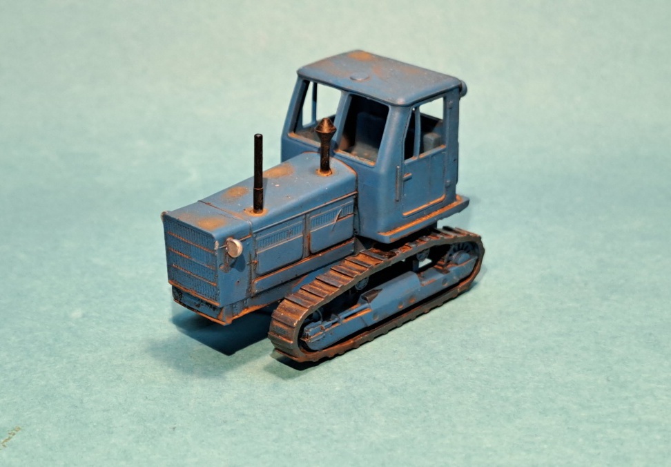 pásový traktor T-4A - 1:87    