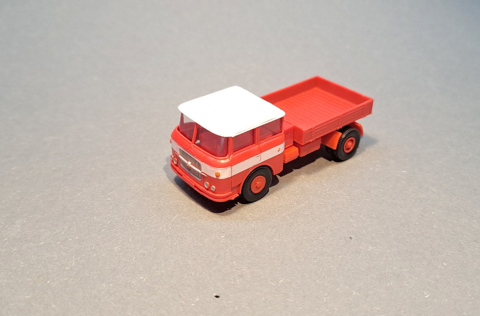 * Škoda 706 - valník - 1:87      č.8