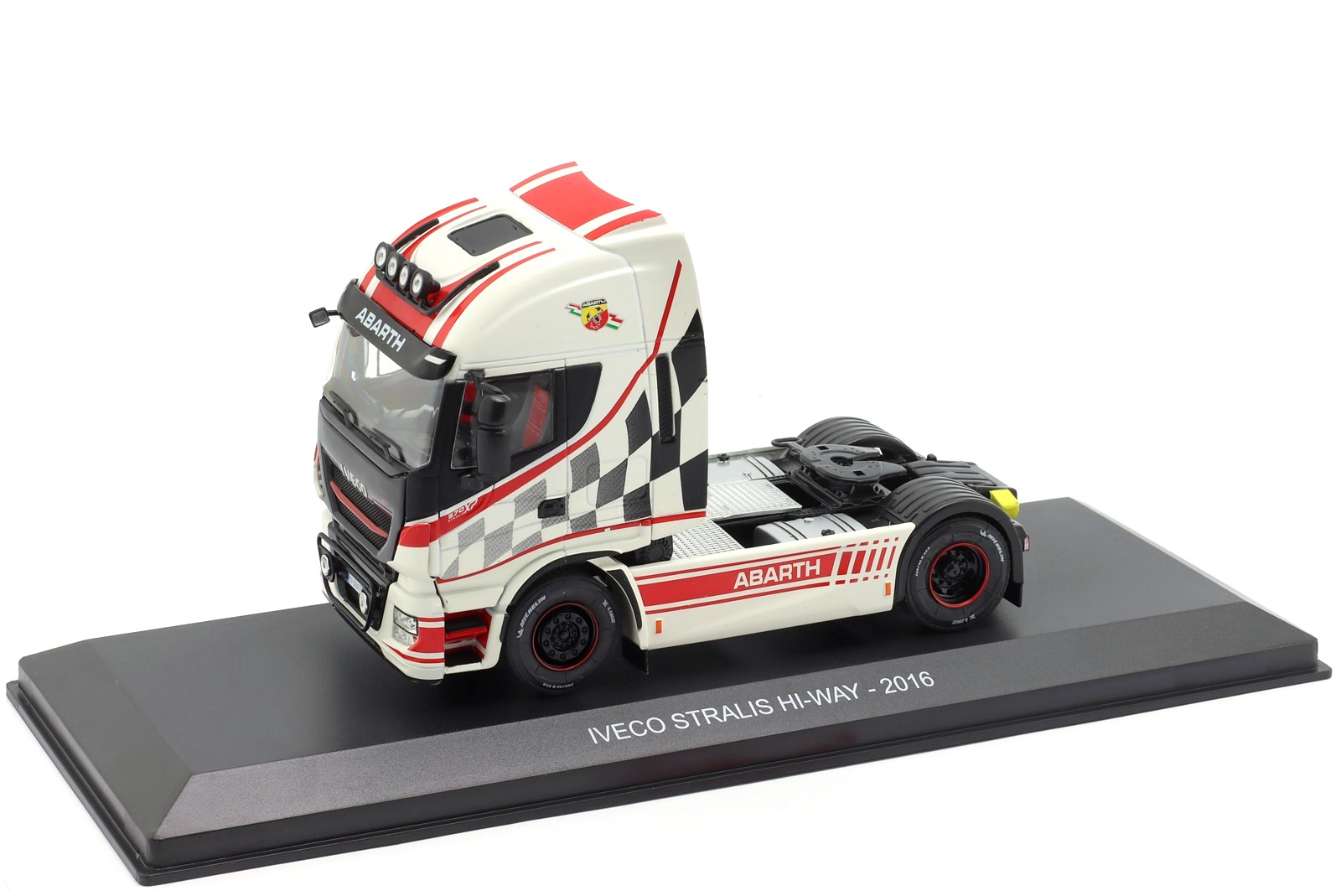 1:43 - Iveco STRALIS HI-WAY - ABARTH 2016
