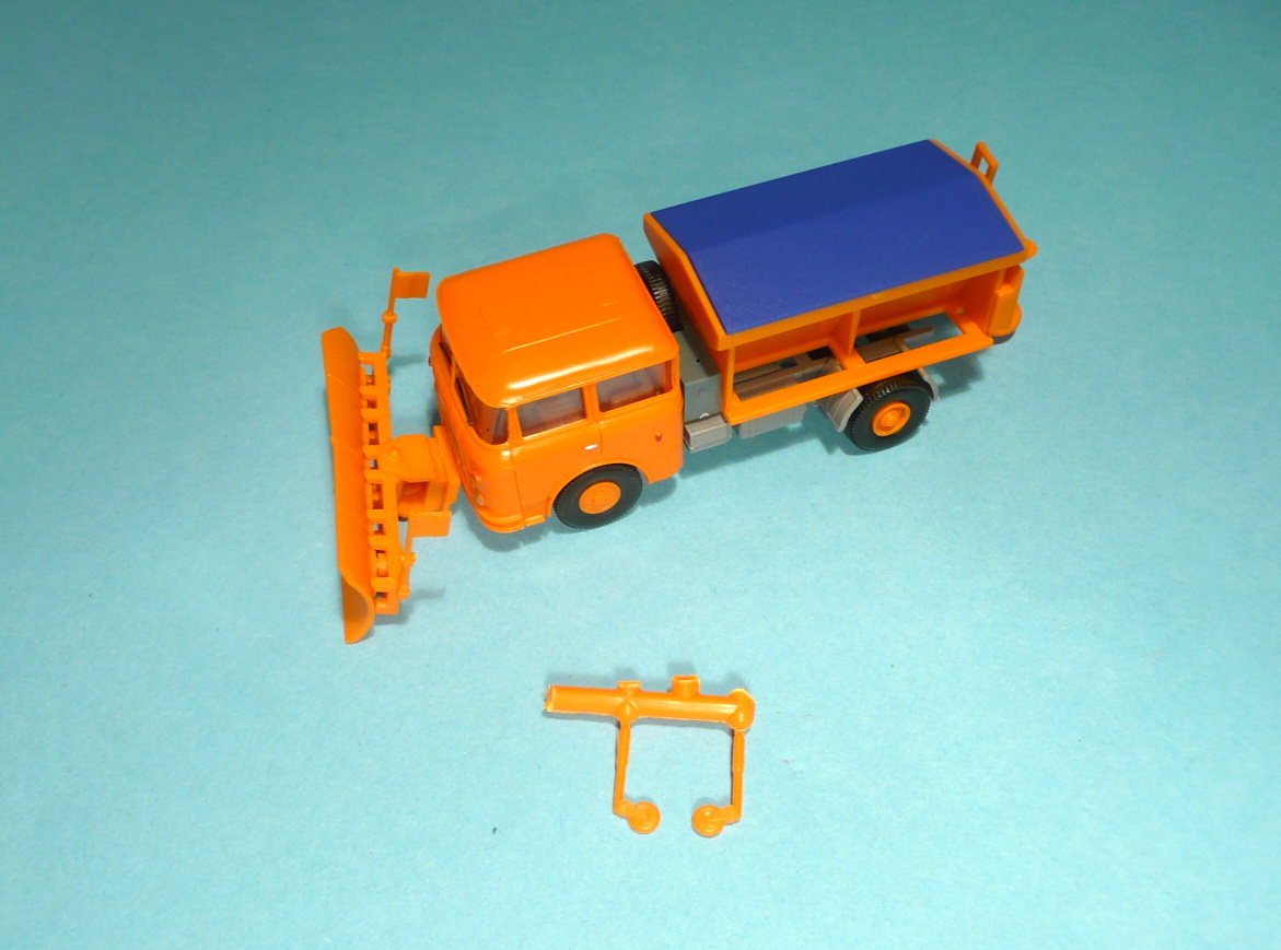 Škoda 706 - zimní údržba - sypač s pluhem - 1:87
