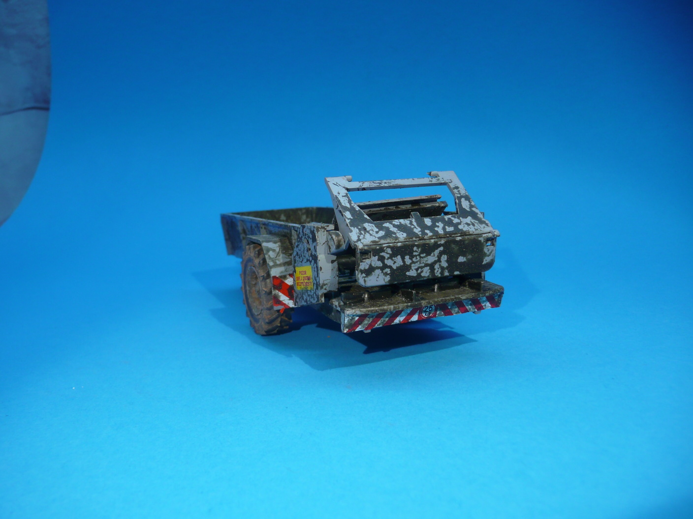 1:43 - rozmetadlo RUR-5 k traktoru Zetor Crystal 12045 - šedá