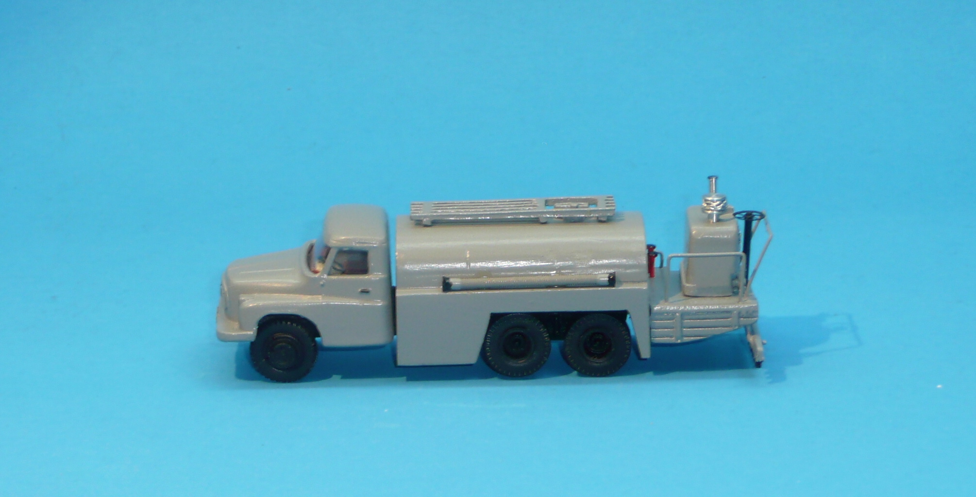 TATRA 148 rozstřikovač živice RŽ-7 - 1:87