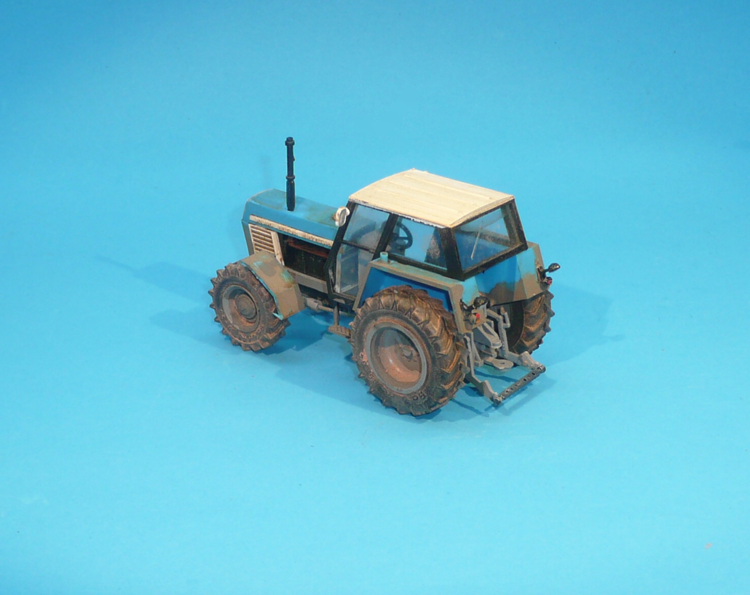 1:43 - traktor Zetor Crystal 12045 - PATINA