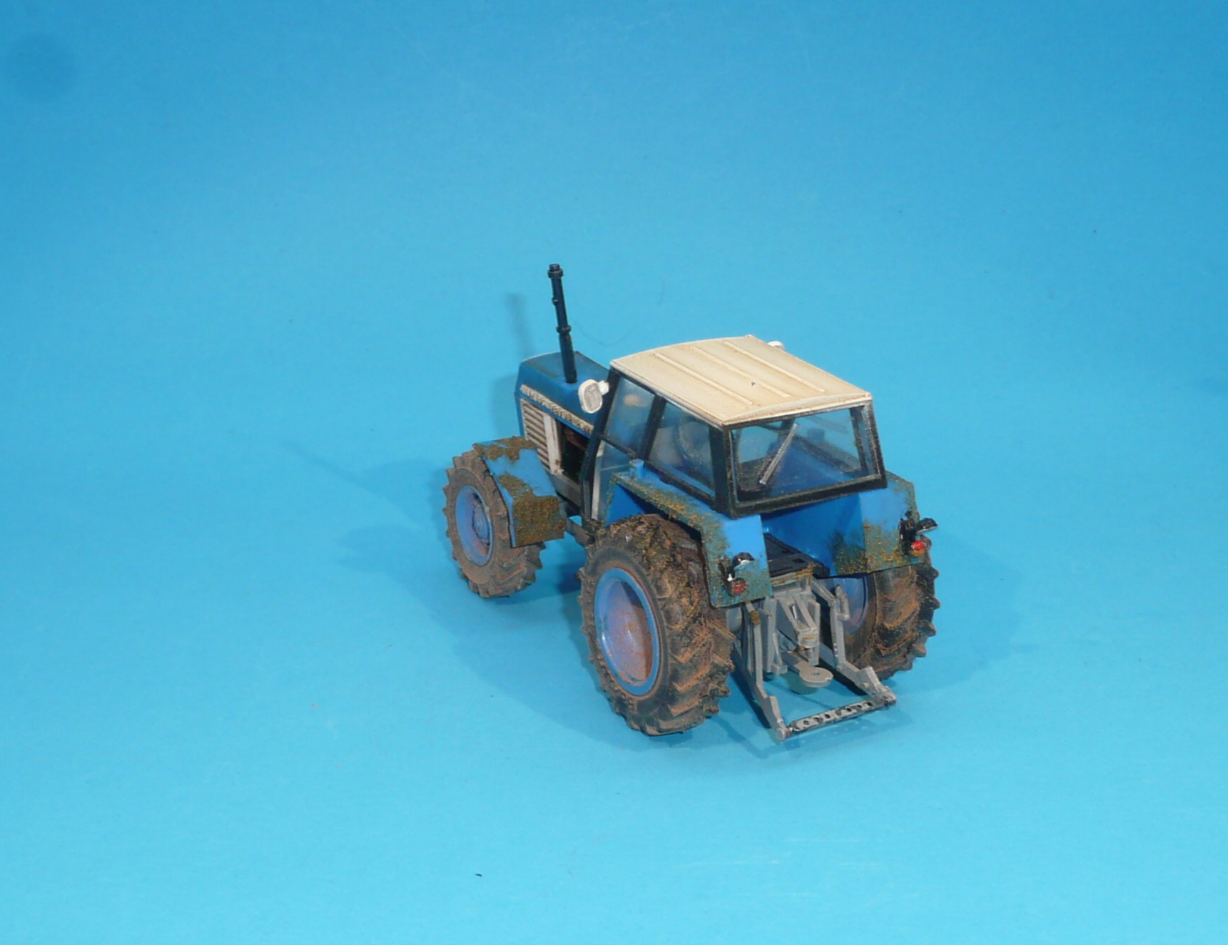 1:43 - traktor Zetor Crystal 12045 - PATINA
