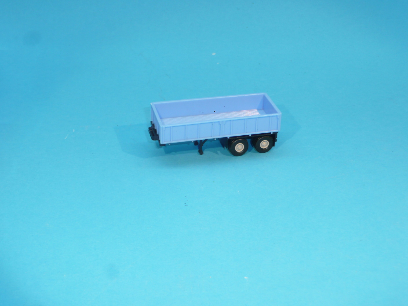 návěs dvouosý - valník - 1:87 - různé barvy