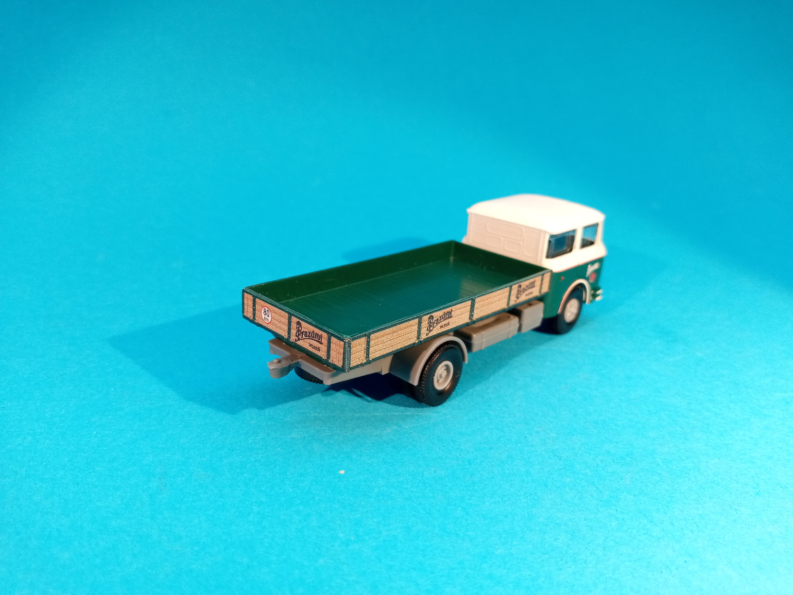 Škoda 706 - valník Prazdroj - Veterán - TRILEX kola 1:87