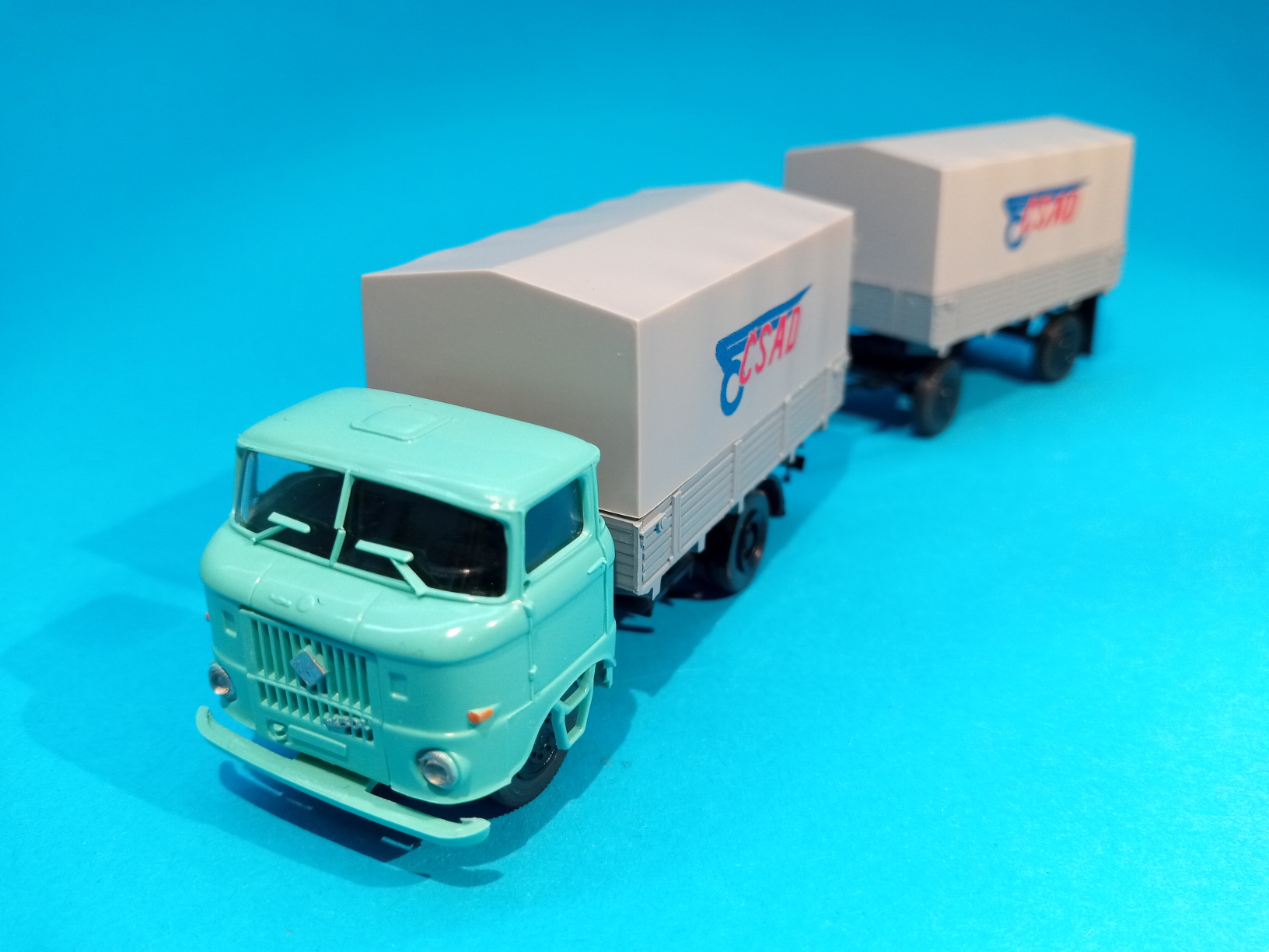 IFA W50L valník s plachtou + přívěs - 1:87 