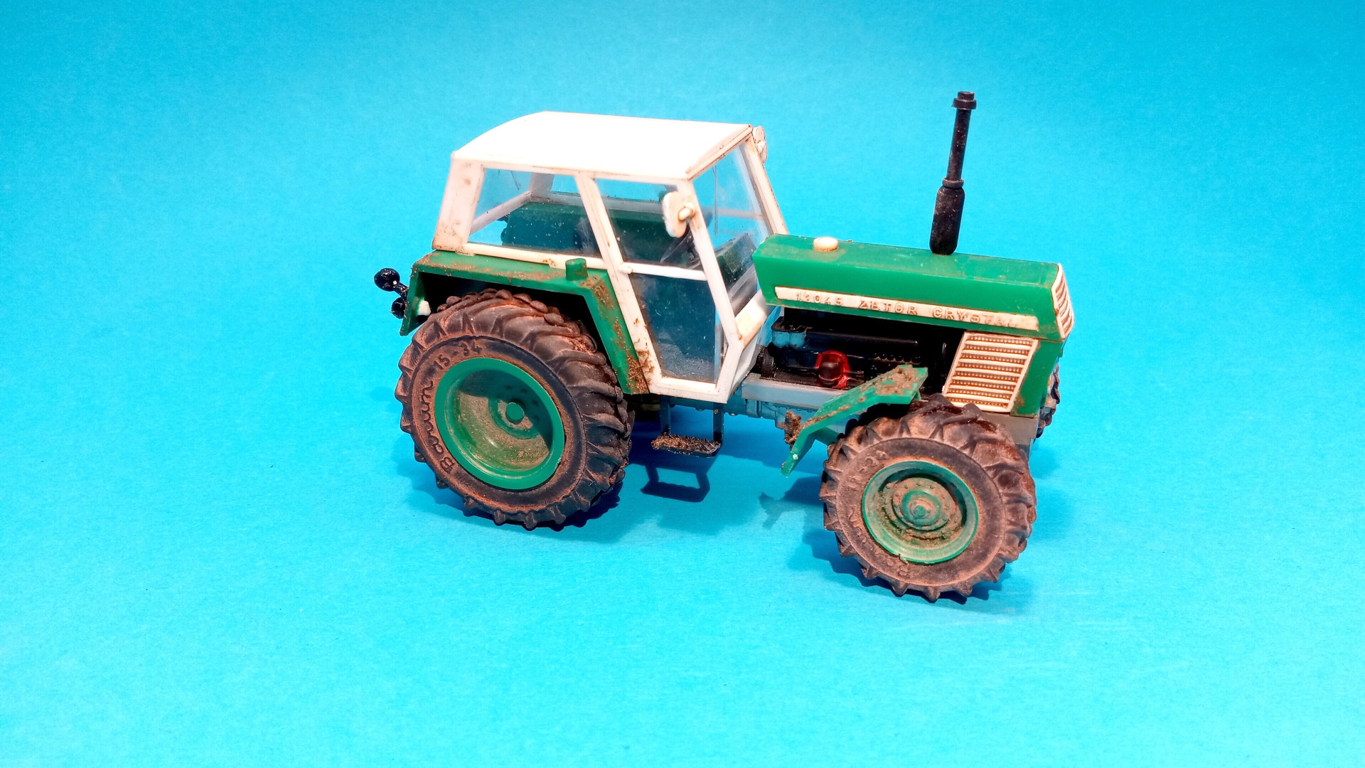 1:43 - traktor Zetor Crystal 12045 - PATINA
