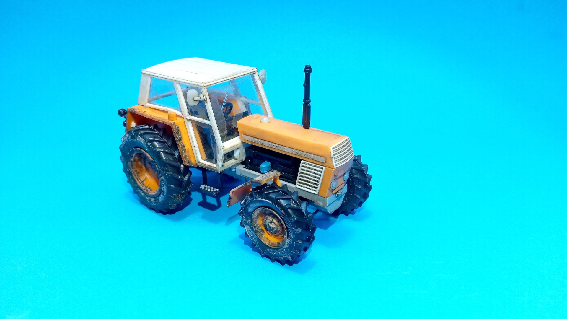 1:43 - traktor Zetor Crystal 12045 - PATINA