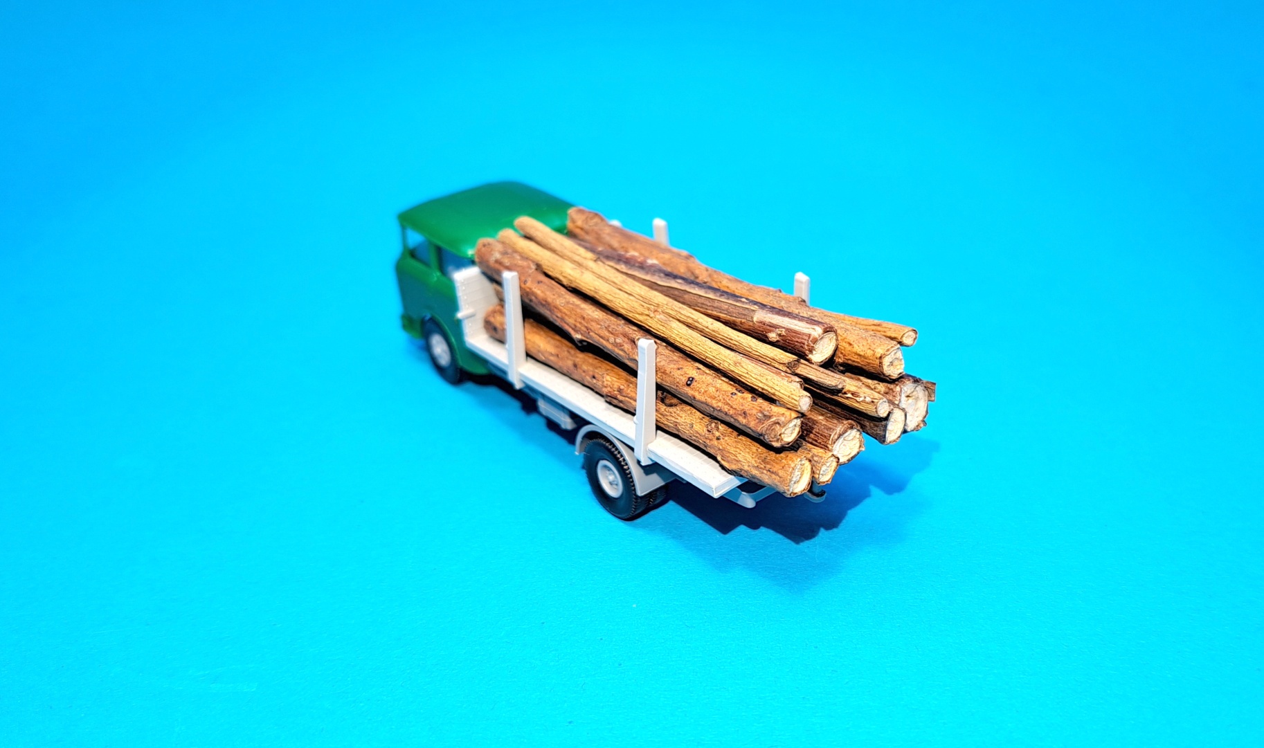 Škoda 706 - přepravník dřeva s nákladem kulatiny - 1:87