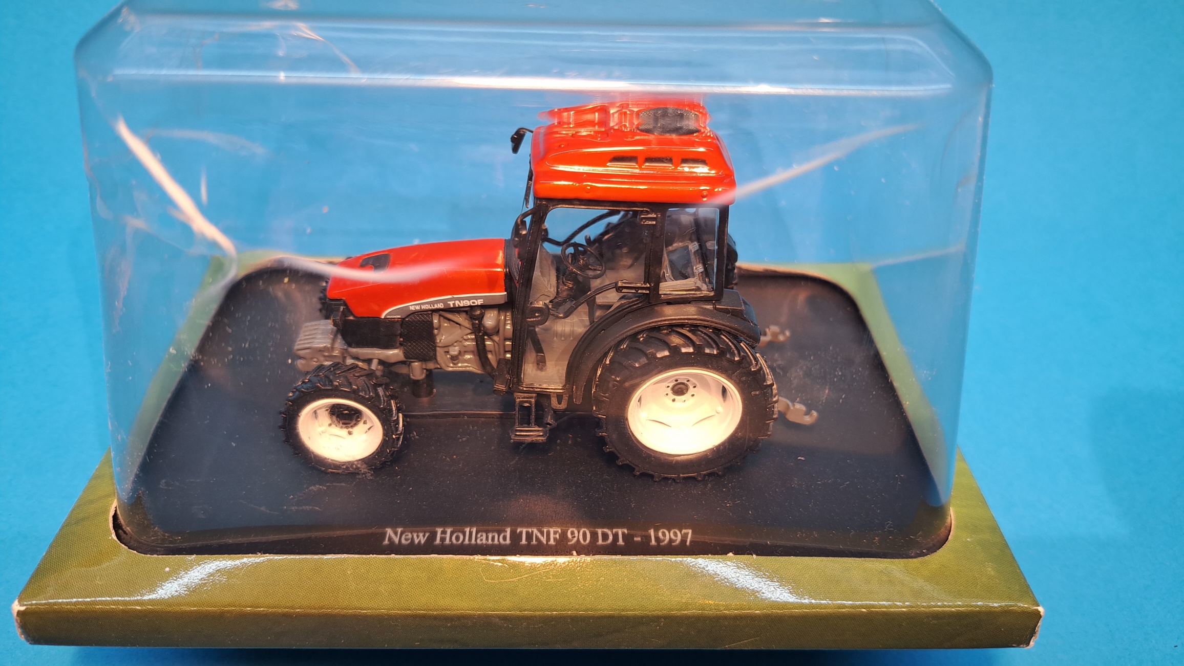 1:43 - Tractor New Holland TNF 90 DT - 1997