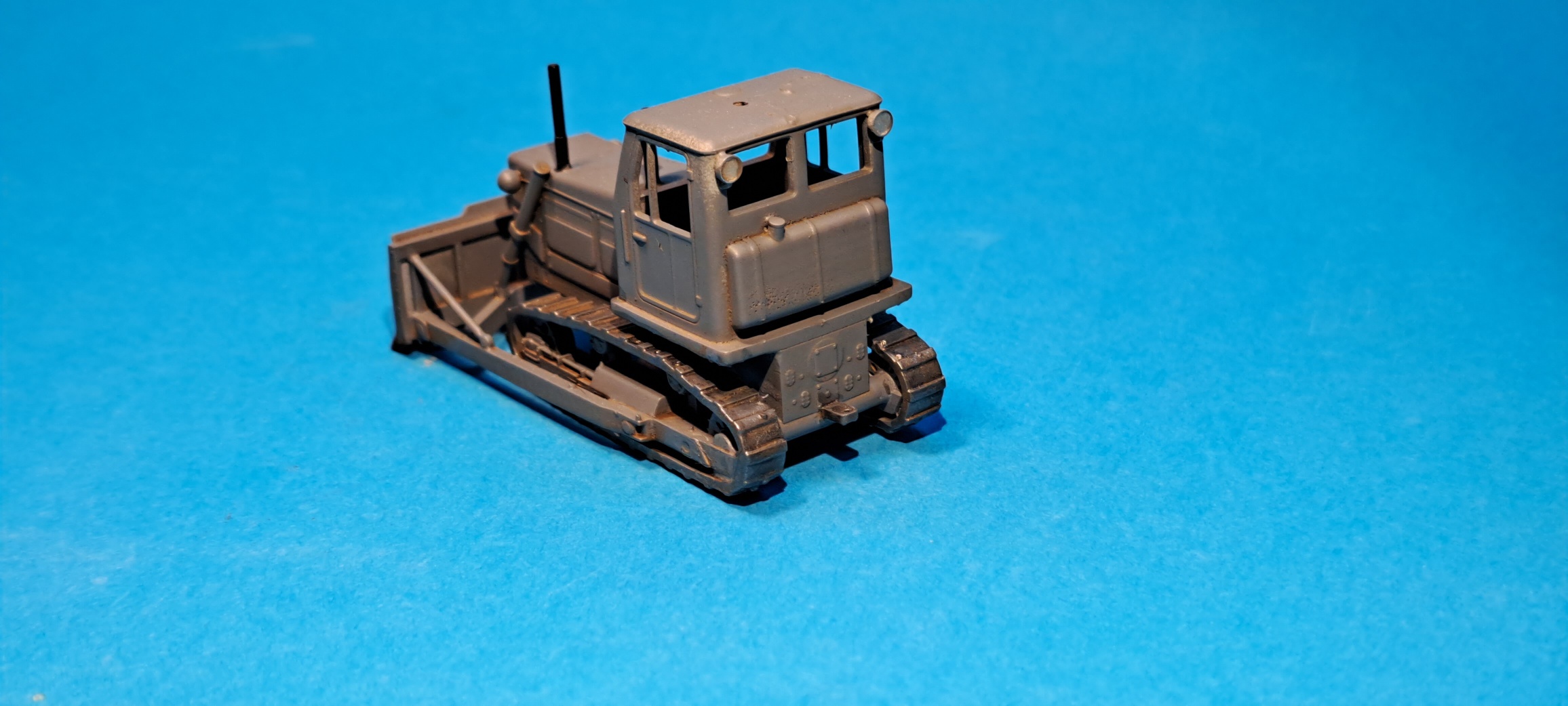 Buldozer T-4A - 1:87    