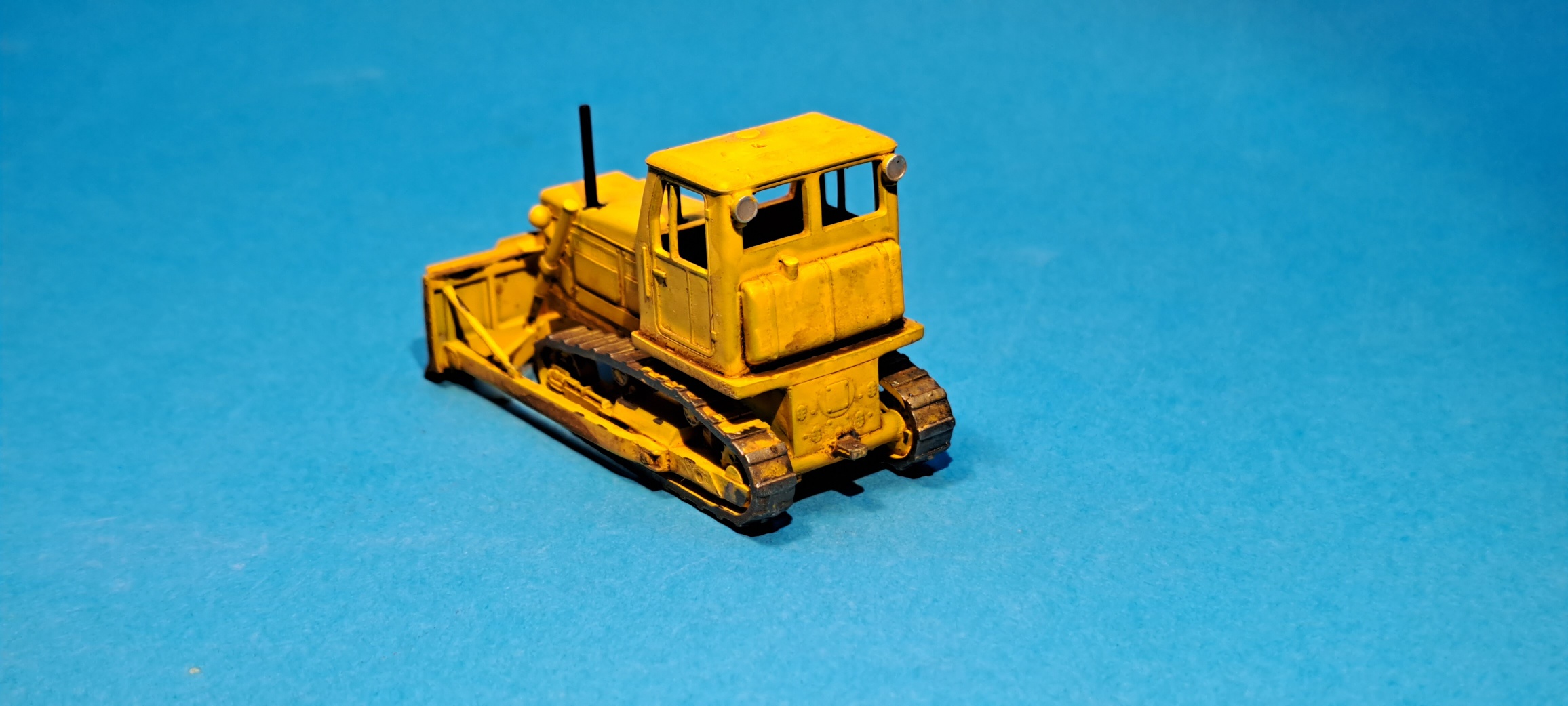 Buldozer T-4A - 1:87    