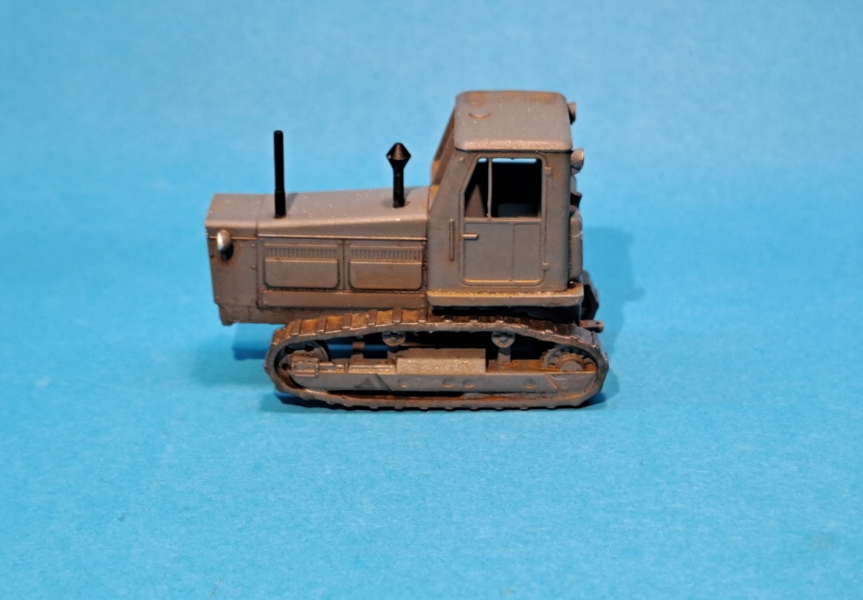 pásový traktor T-4A - 1:87    