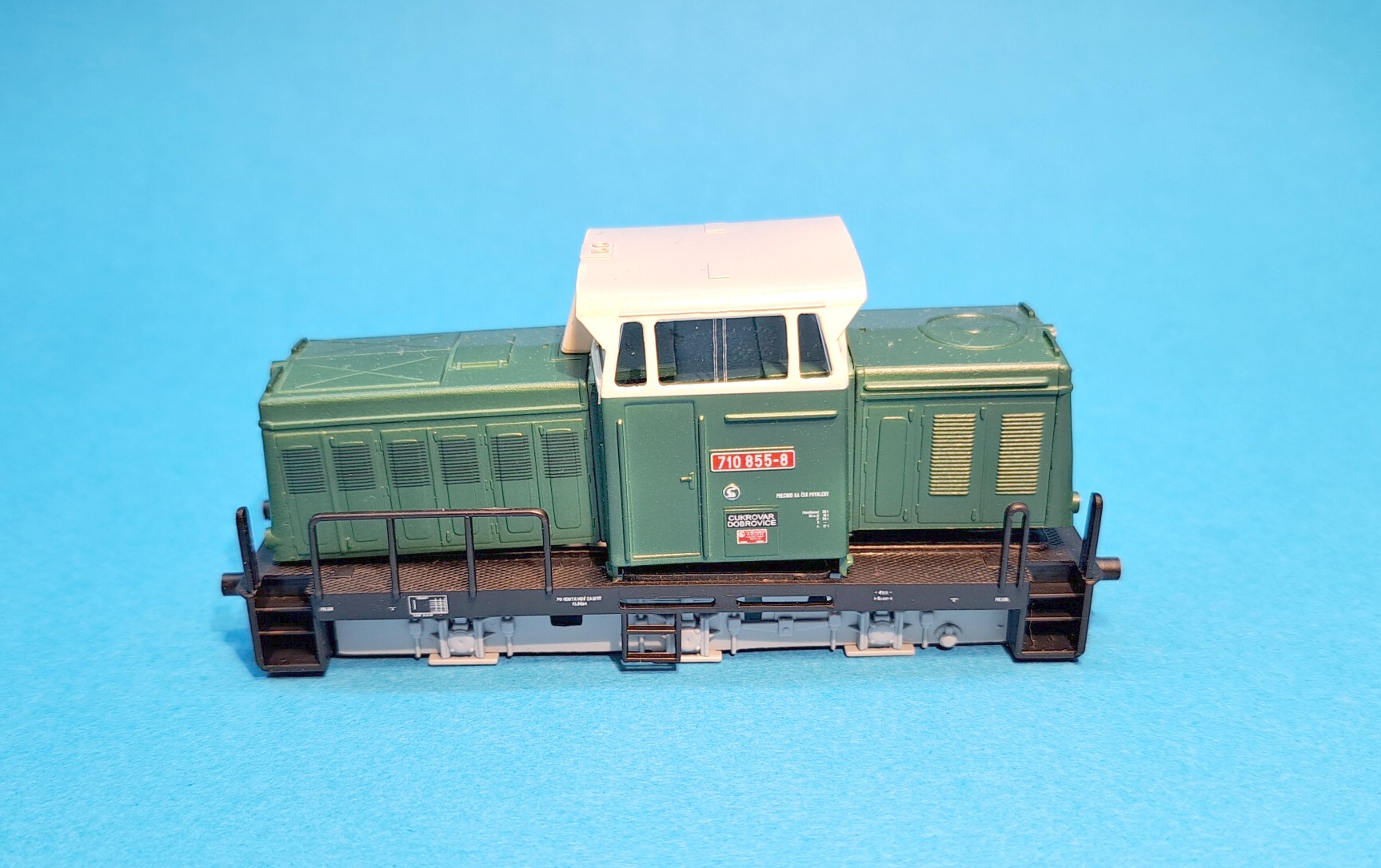 T334-710.855-8 - Cukrovar Dobrovice -  kompletní karoserie - 1:87