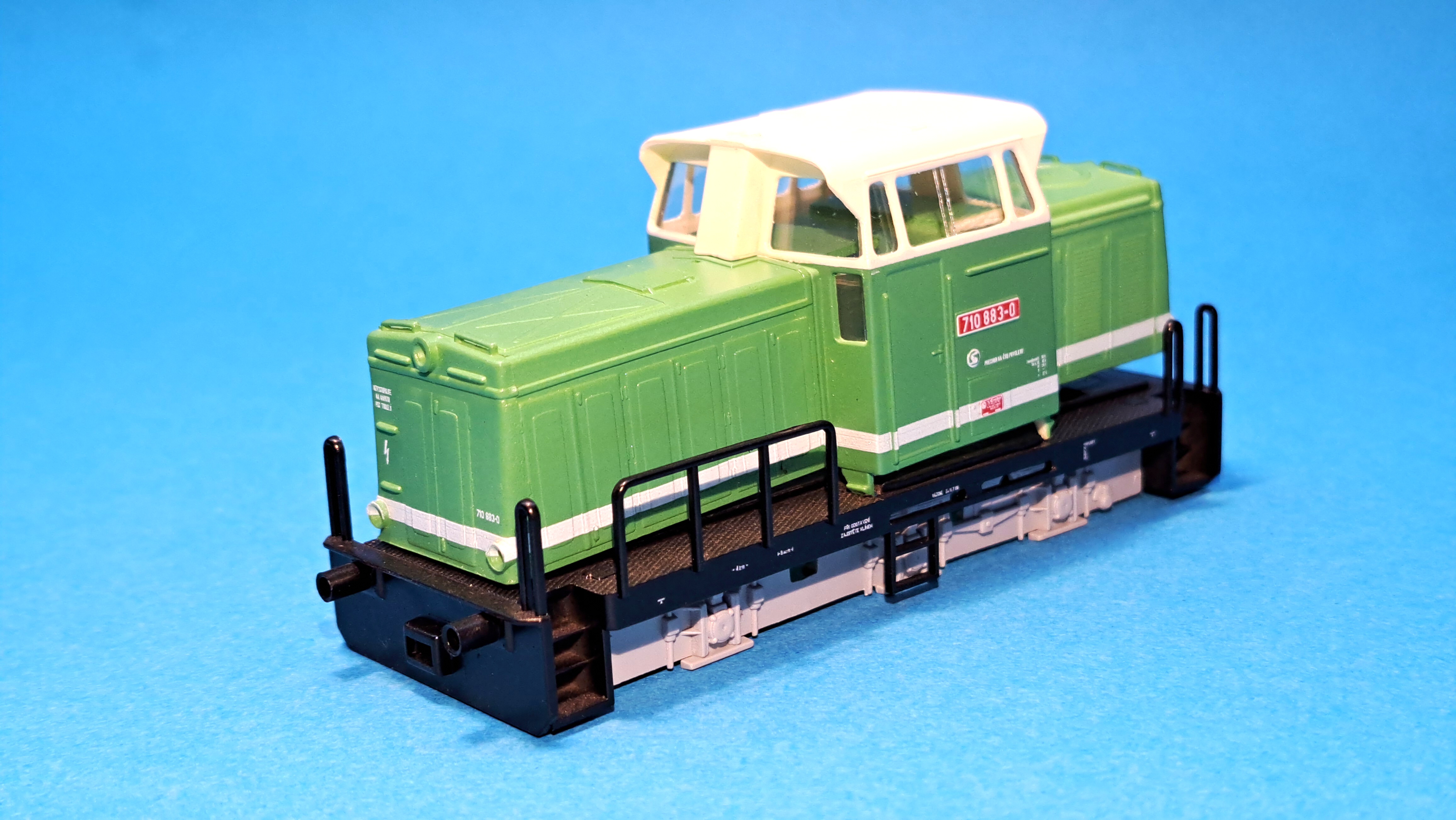 T334 - 710.883-0 - kompletní karoserie - 1:87