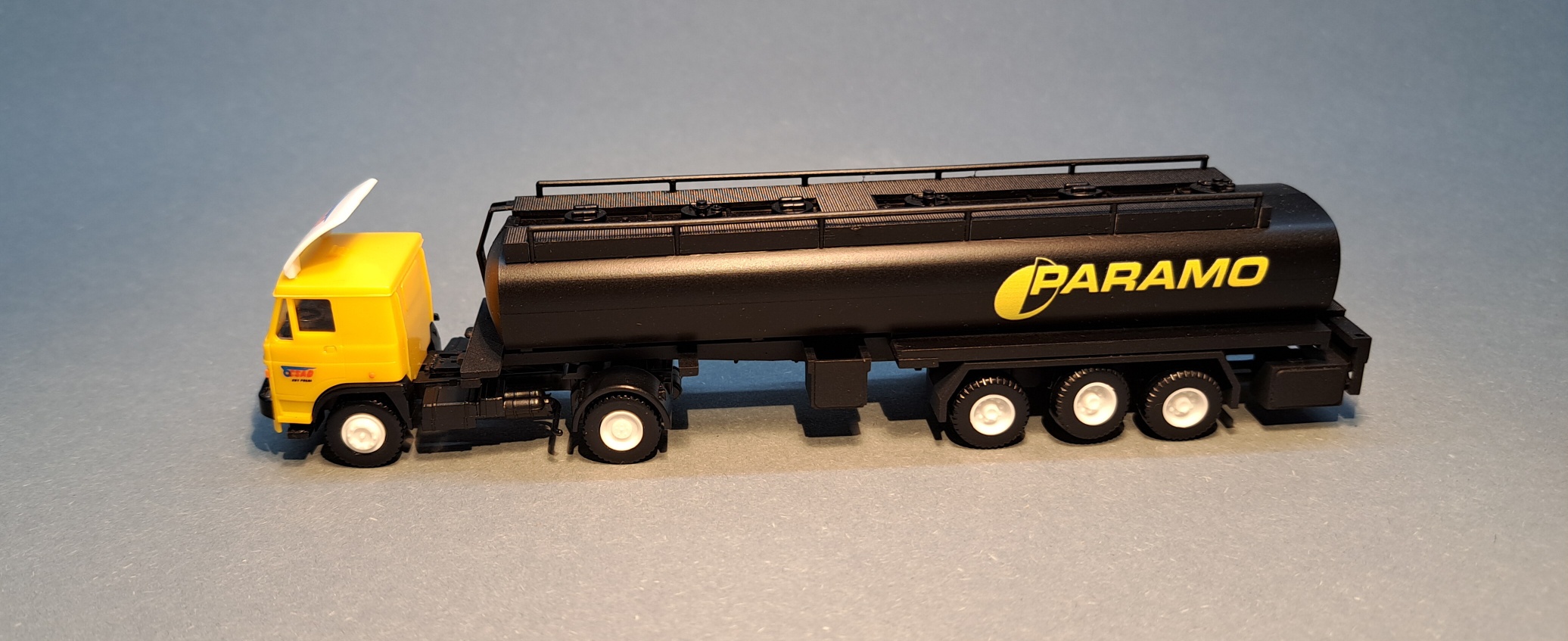 LIAZ - cisterna PARAMO - 1:87