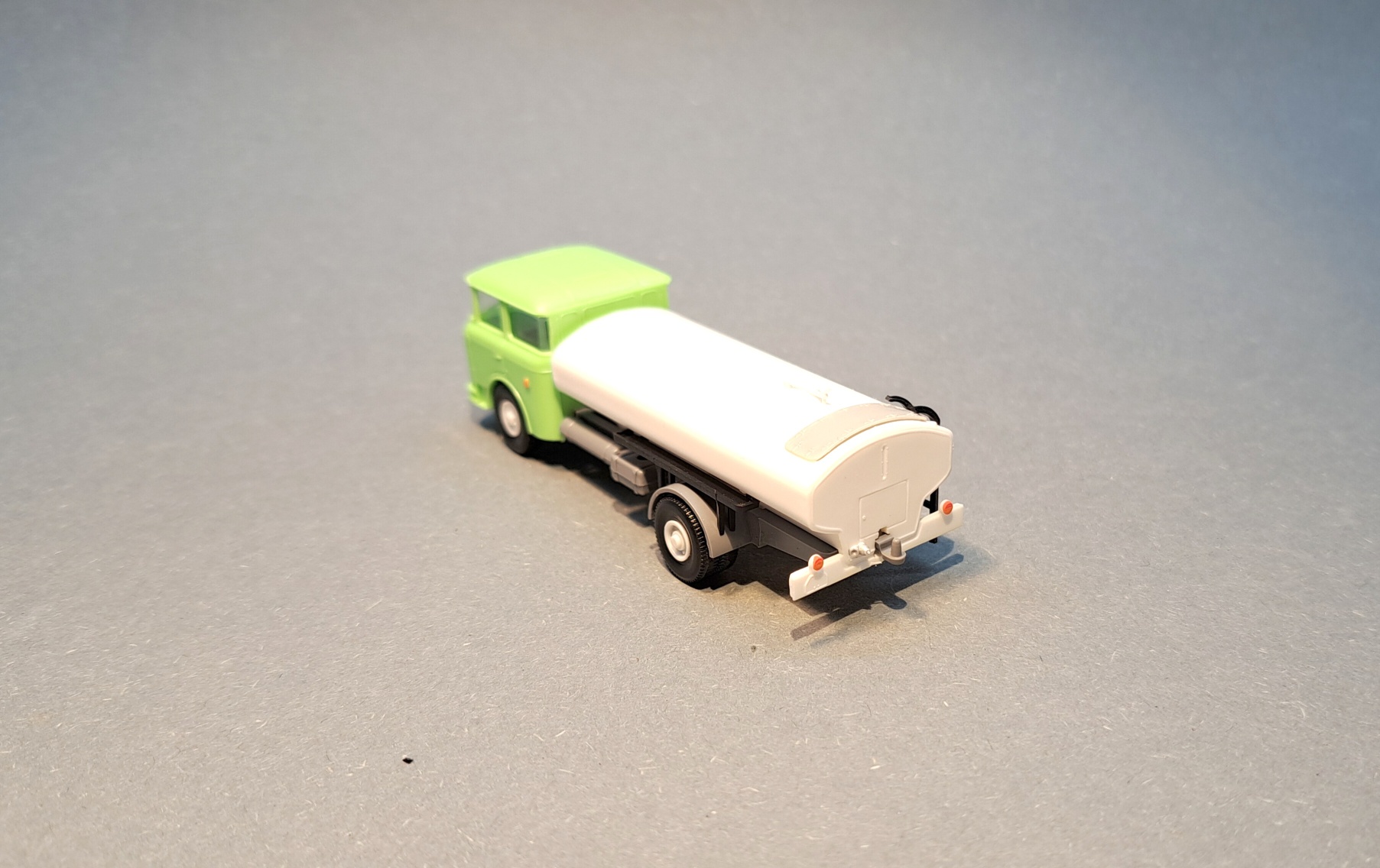 * Škoda 706 - cisterna - 1:87