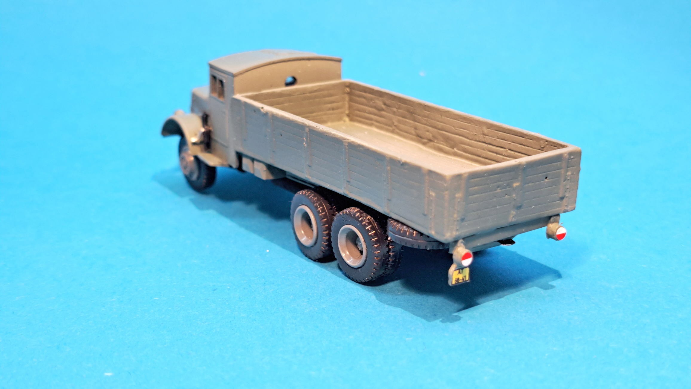 TATRA 111 stará kabina - šedá barva - 1:87 