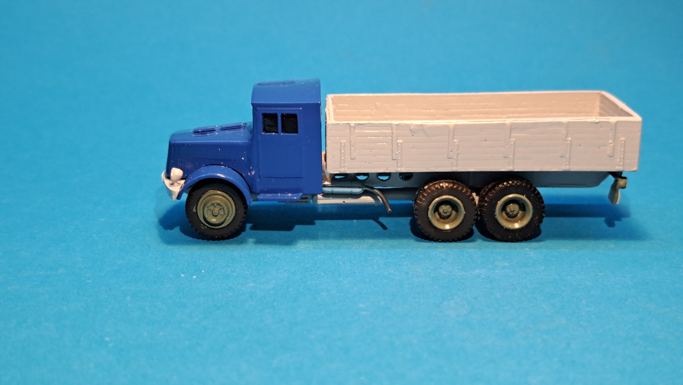 TATRA 111 stará kabina - modrá+šedá barva - 1:87 