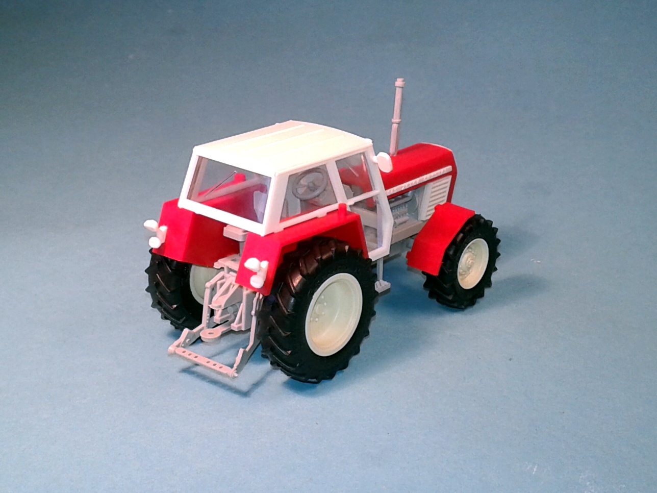 1:43 - traktor Zetor Crystal 12045 - červený II. - stavebnice