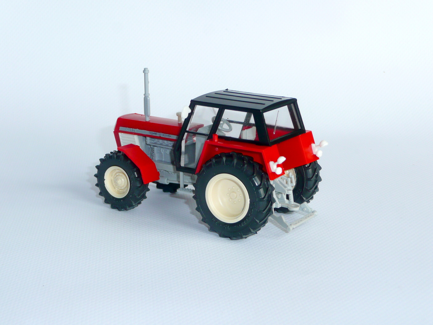 1:43 - traktor URSUS C-385 - červený - stavebnice