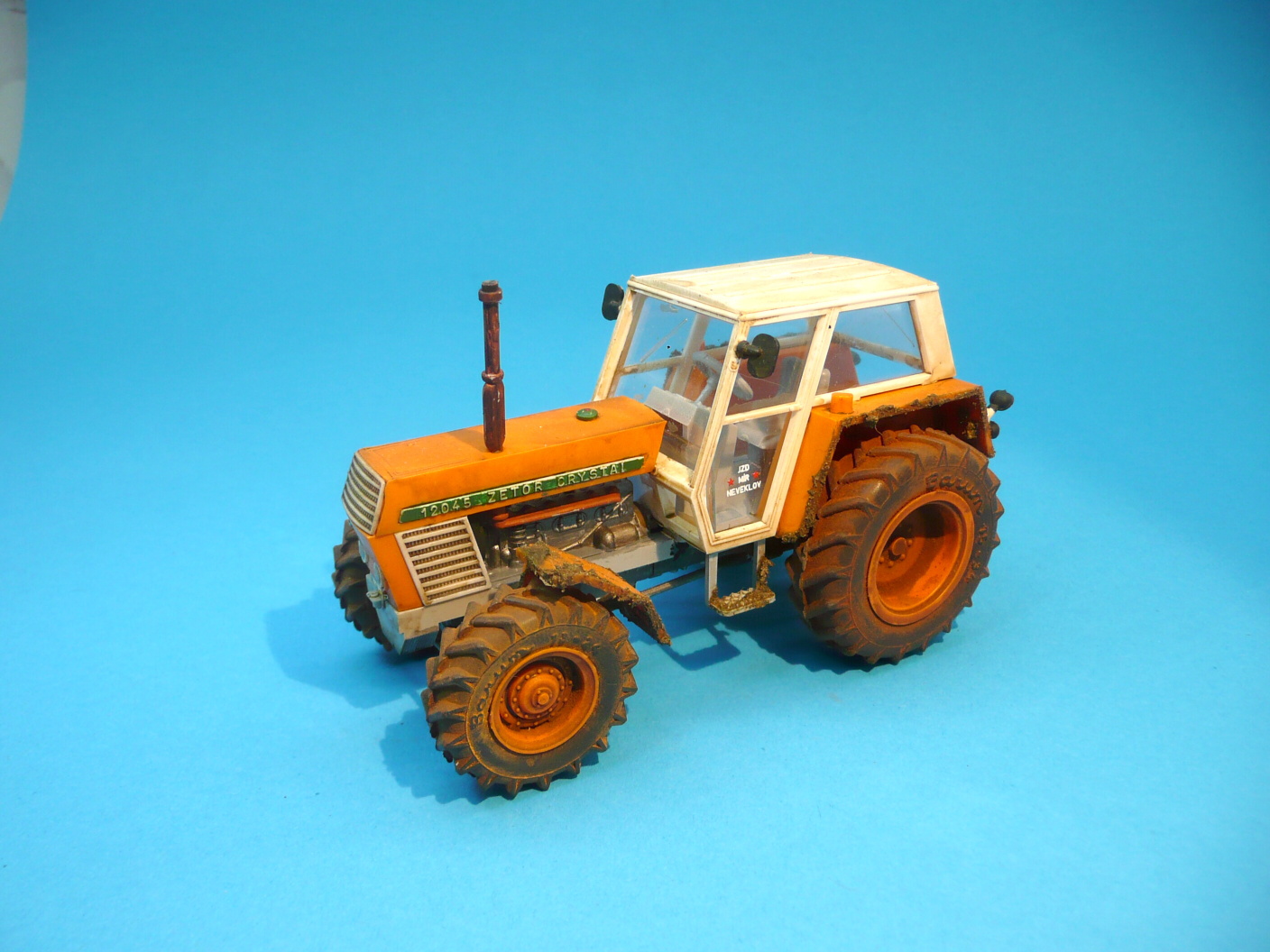 1:43 - traktor Zetor Crystal 12045 - PATINA
